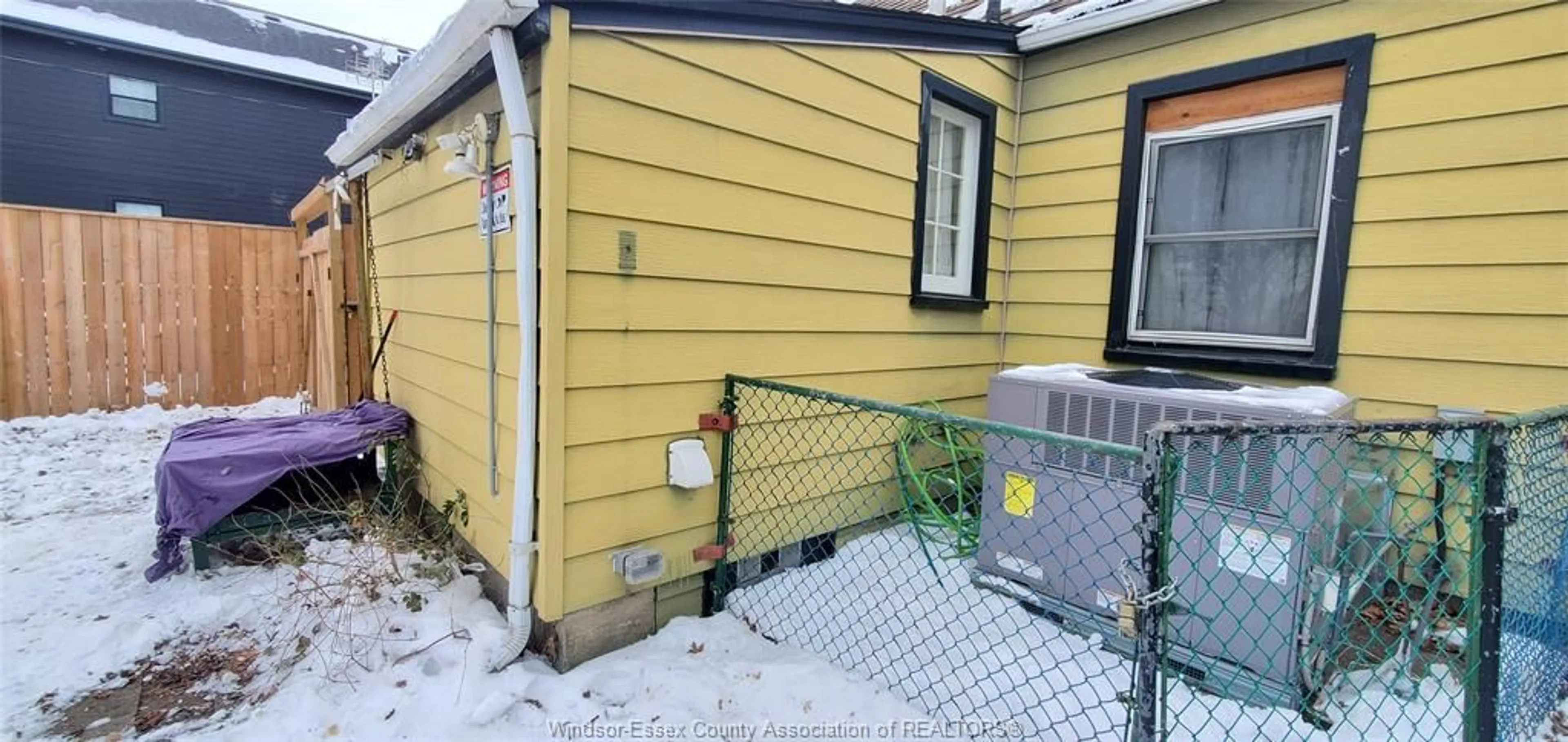 Unknown for 1058 CALIFORNIA, Windsor Ontario N9B 2Z7