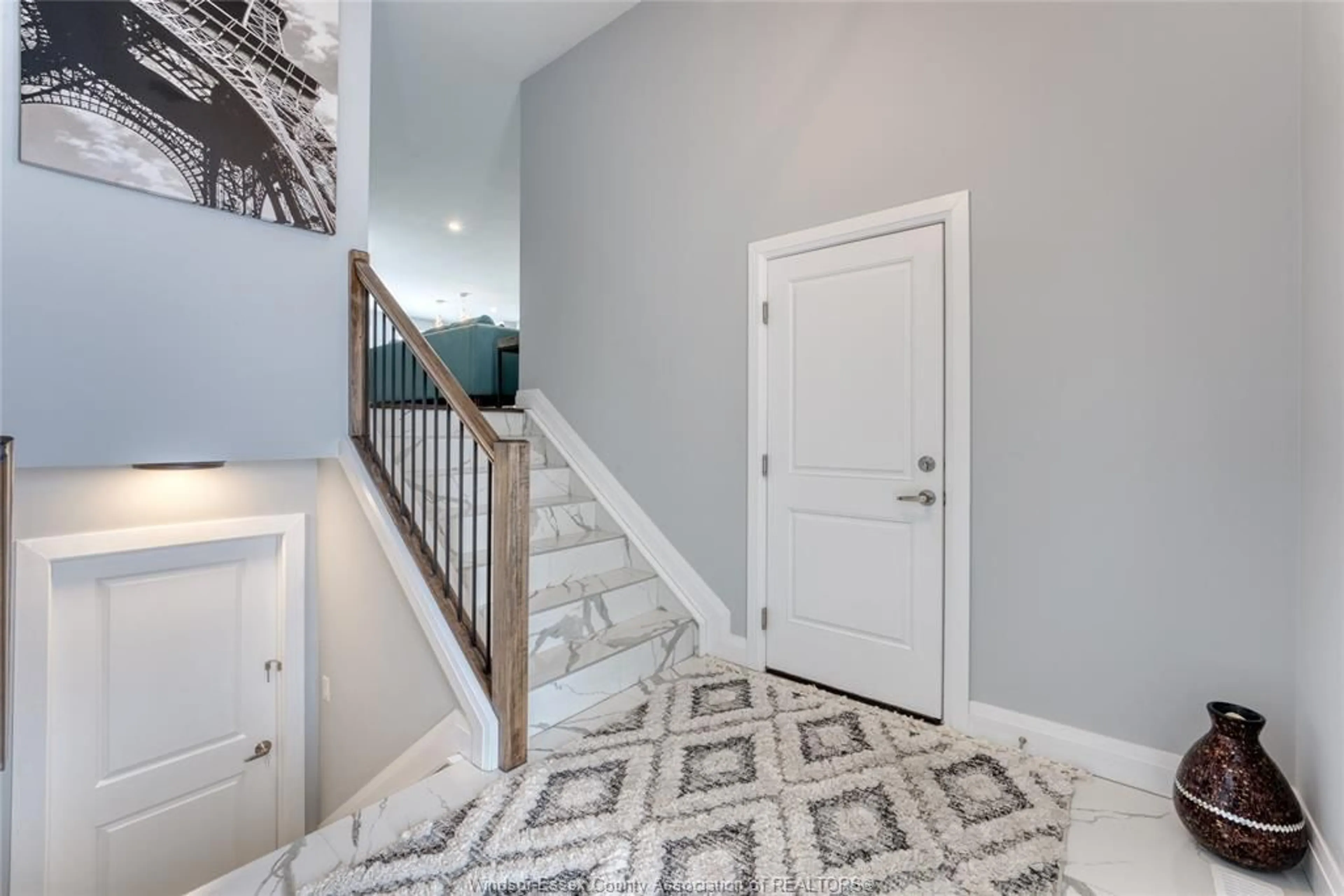 Indoor entryway for 2328 FRONT Rd, LaSalle Ontario N9J 2C2