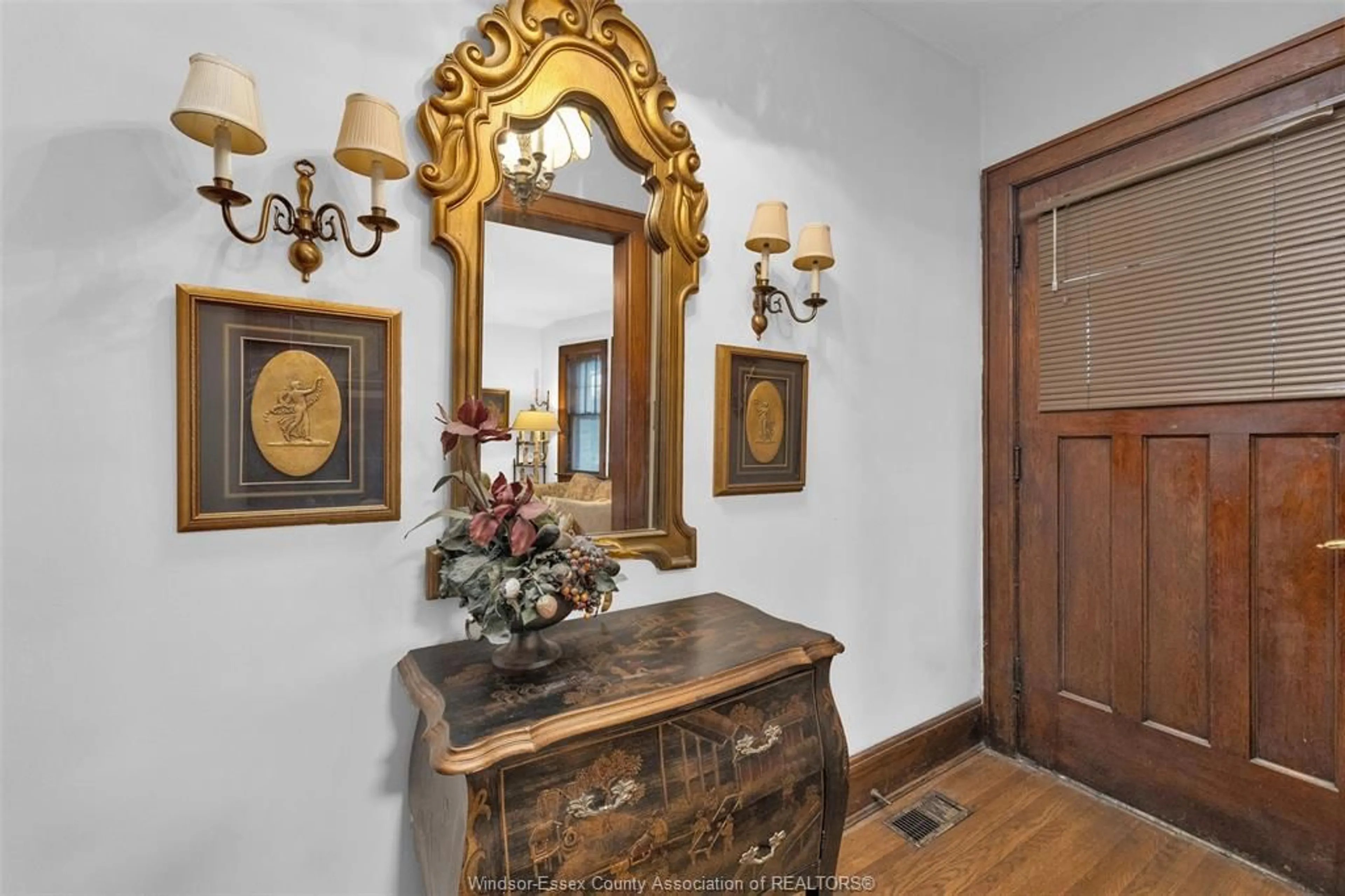 Indoor foyer for 245-247 MCEWAN, Windsor Ontario N9B 2E3