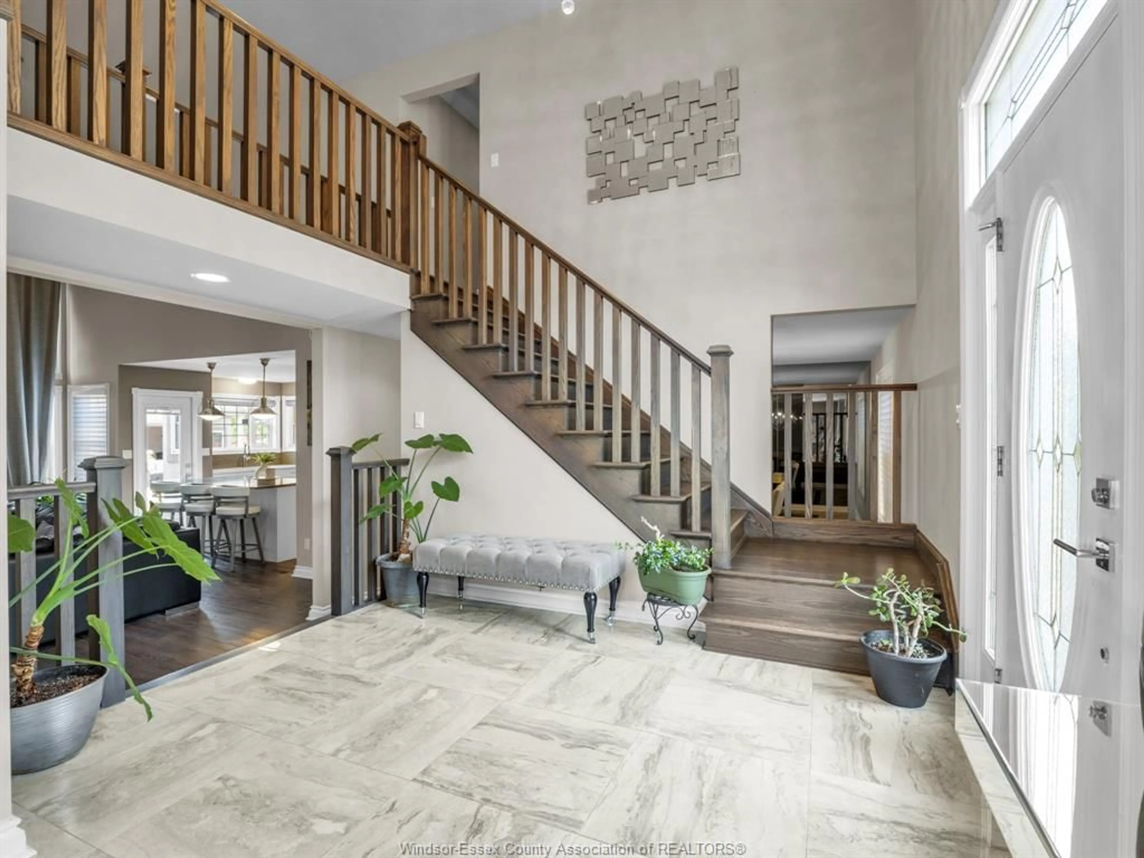 Indoor foyer for 508 RIDGEVIEW Pl, Amherstburg Ontario N9V 3Z9