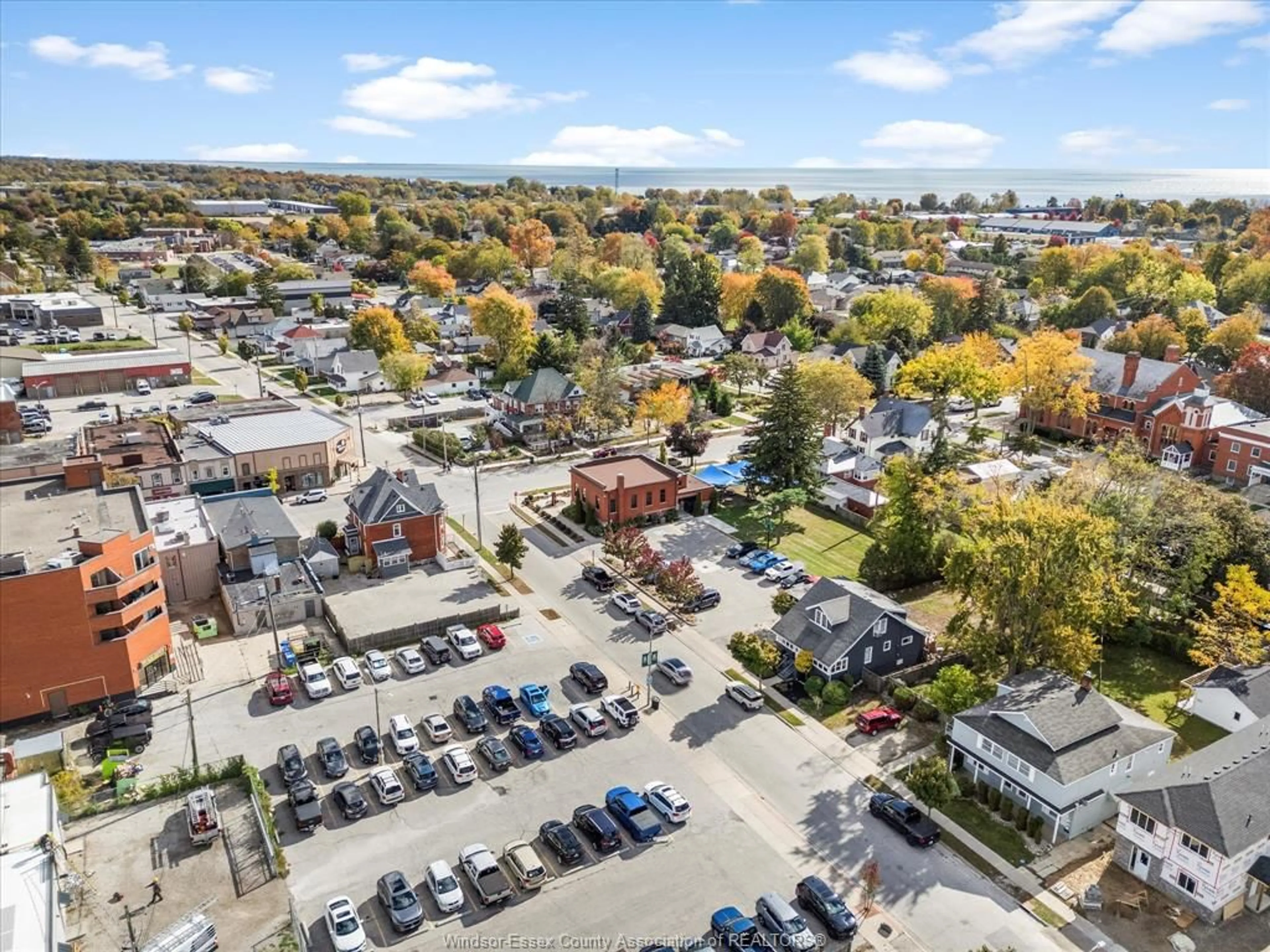 A pic from outside/outdoor area/front of a property/back of a property/a pic from drone, street for 17 Pearl St, Kingsville Ontario N9Y 1V3