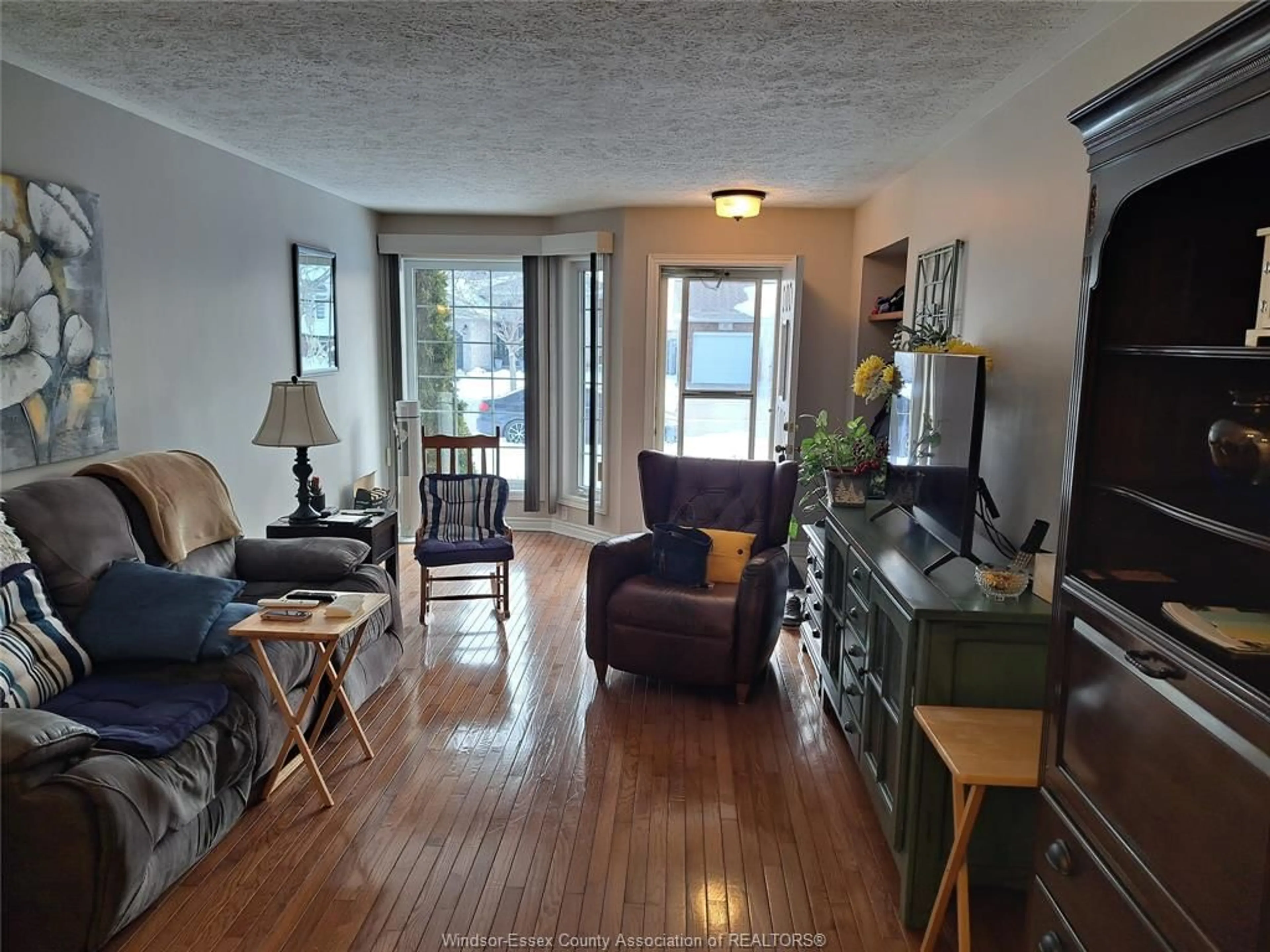 Living room with furniture, wood/laminate floor for 21 BRIARWOOD Ave, Leamington Ontario N8H 5G2