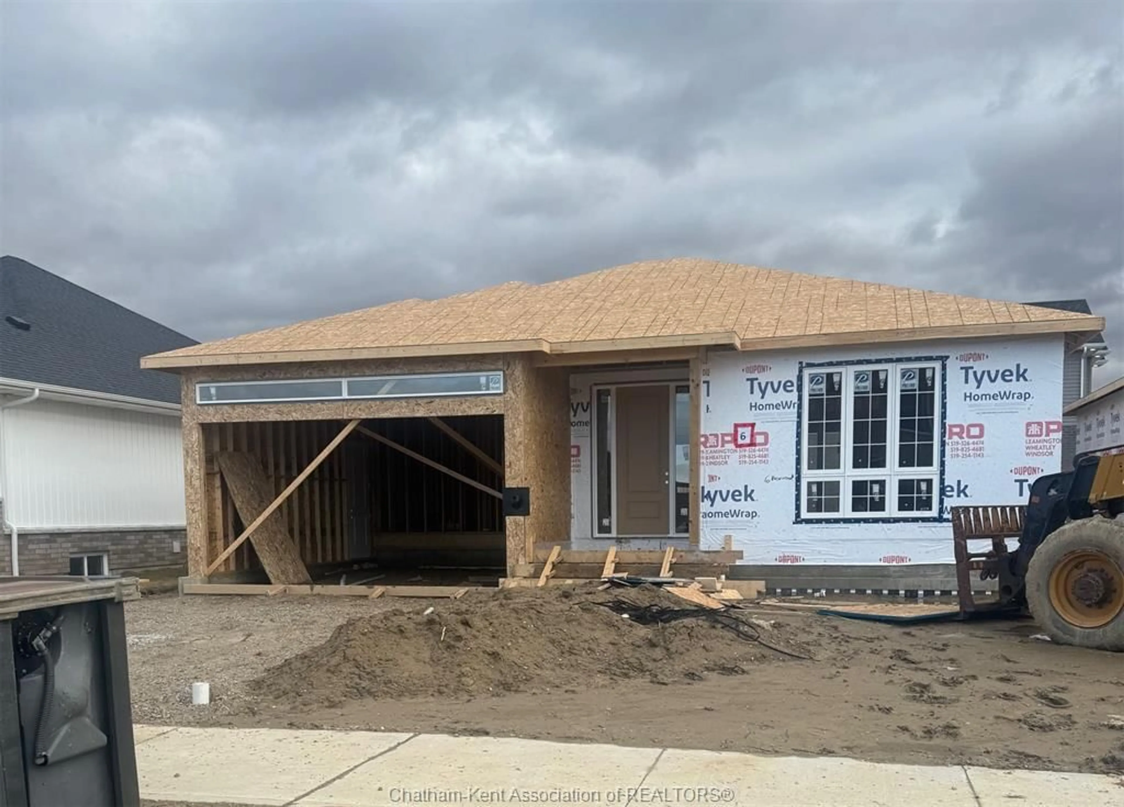 Home with vinyl exterior material, building for 6 ROSEWOOD Cres, Chatham Ontario N7M 0V4