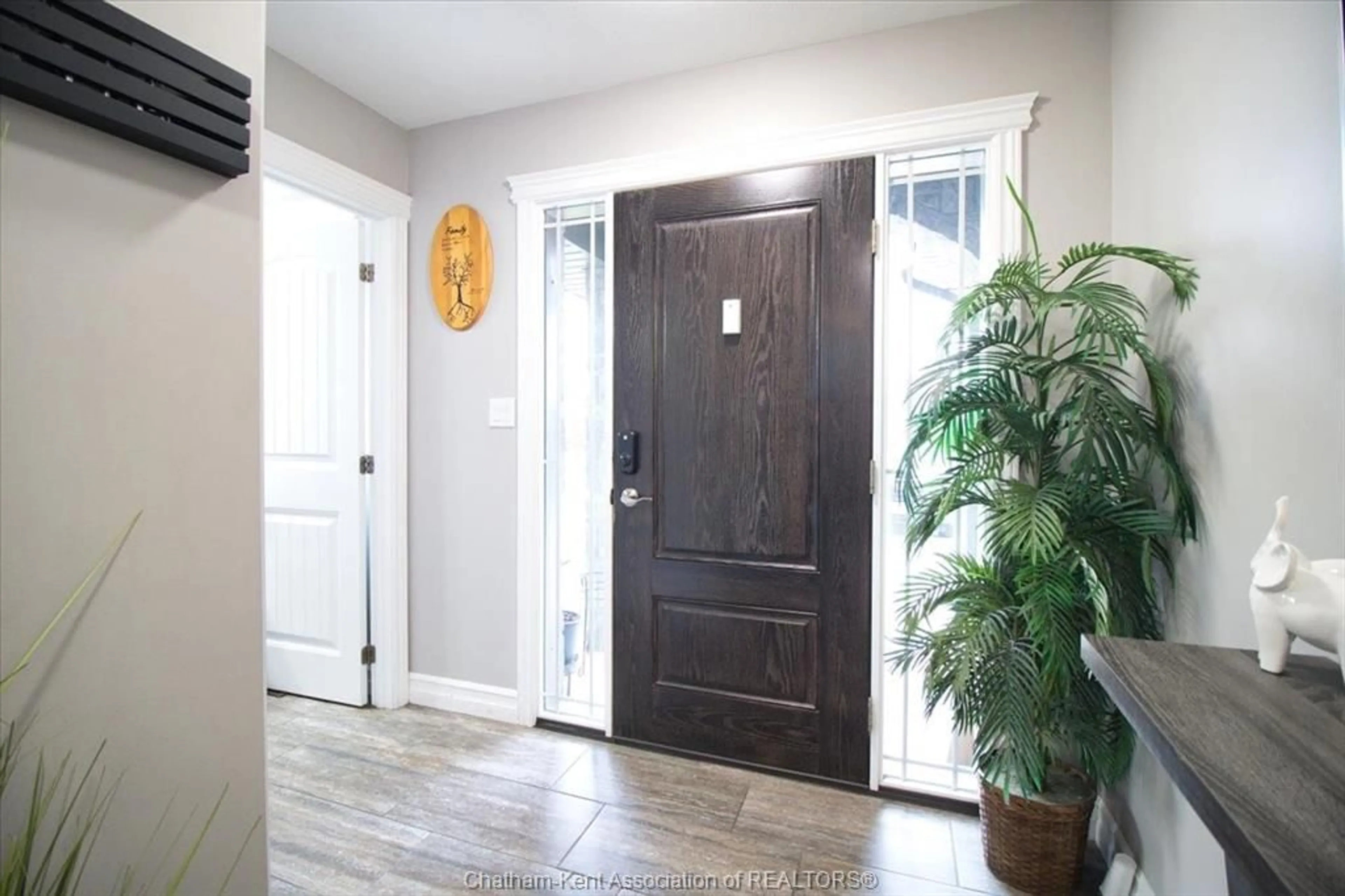 Indoor entryway for 235 BRISTOL Dr, Chatham Ontario N7M 6K9