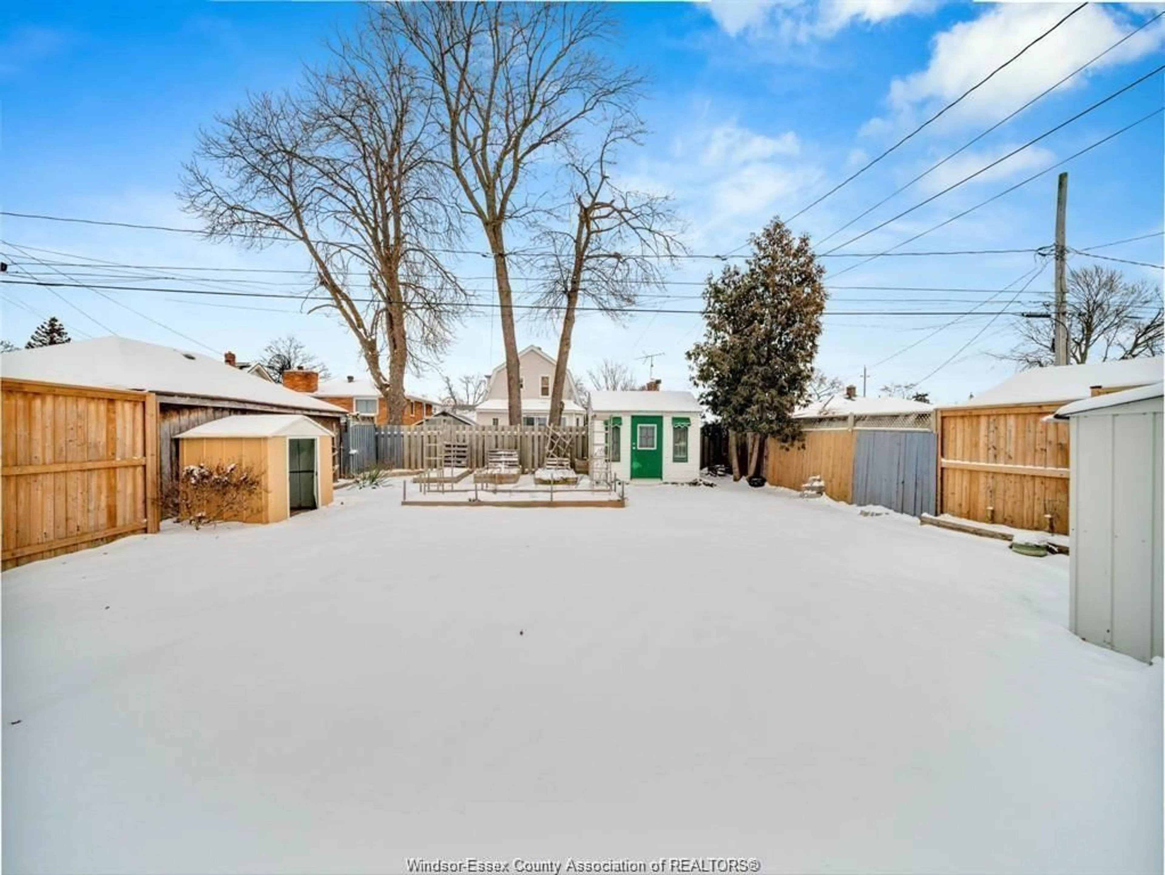 A pic from outside/outdoor area/front of a property/back of a property/a pic from drone, street for 1484 FRANCOIS, Windsor Ontario N8Y 4L4