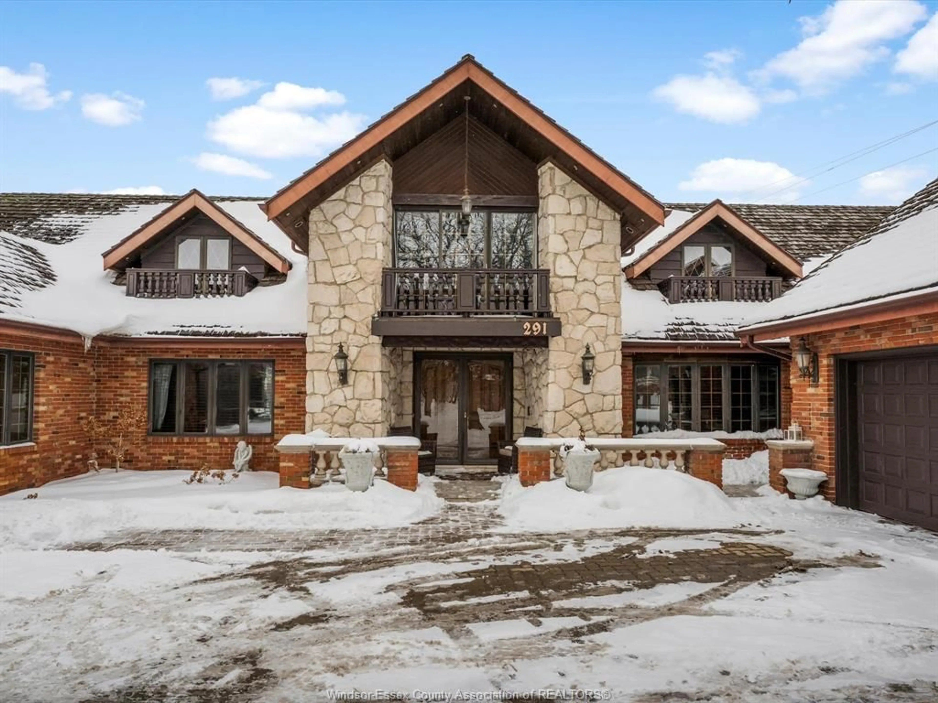 Home with brick exterior material, building for 291 TALBOT St, Leamington Ontario N8H 4H3