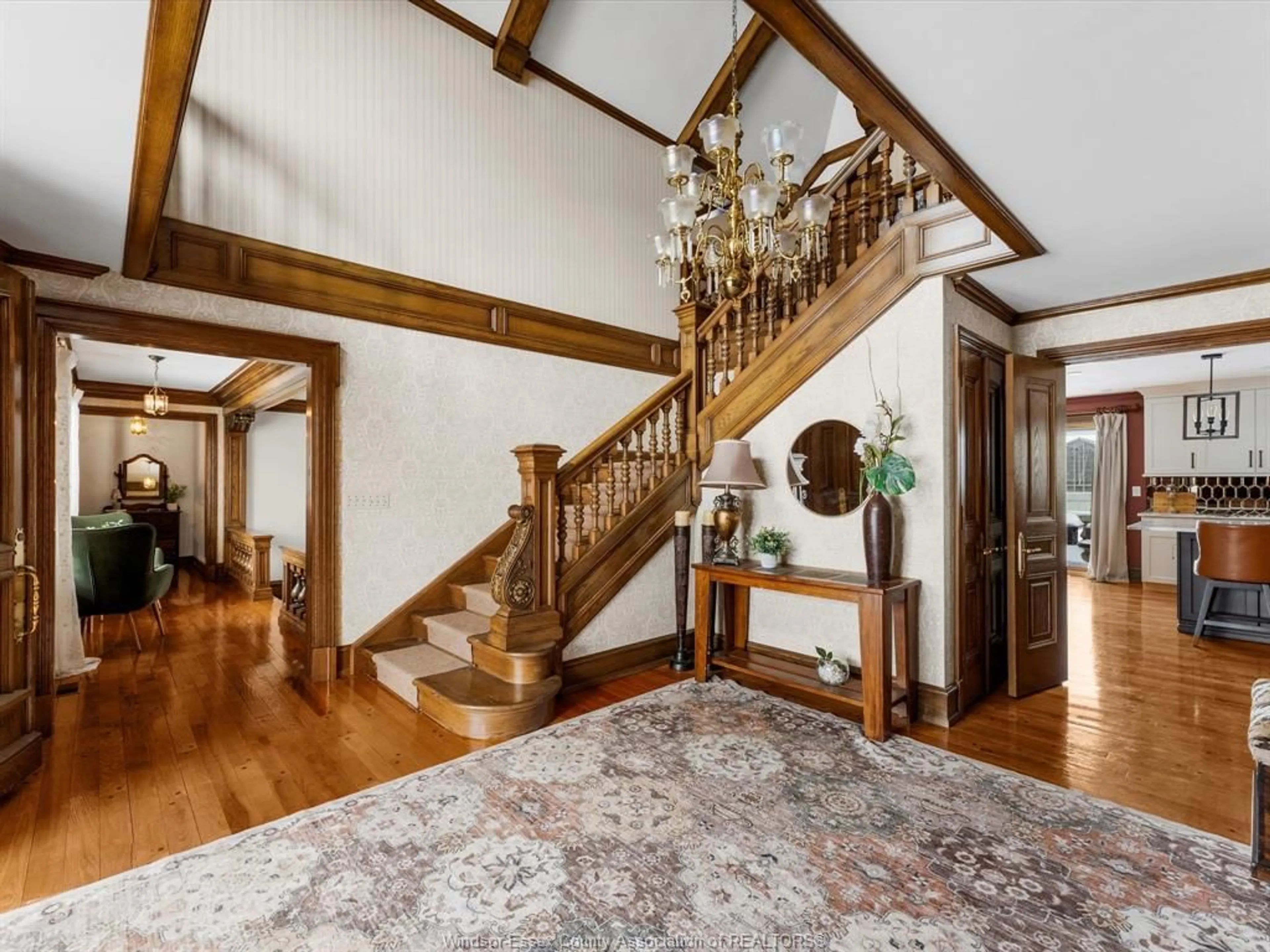 Indoor foyer for 291 TALBOT St, Leamington Ontario N8H 4H3