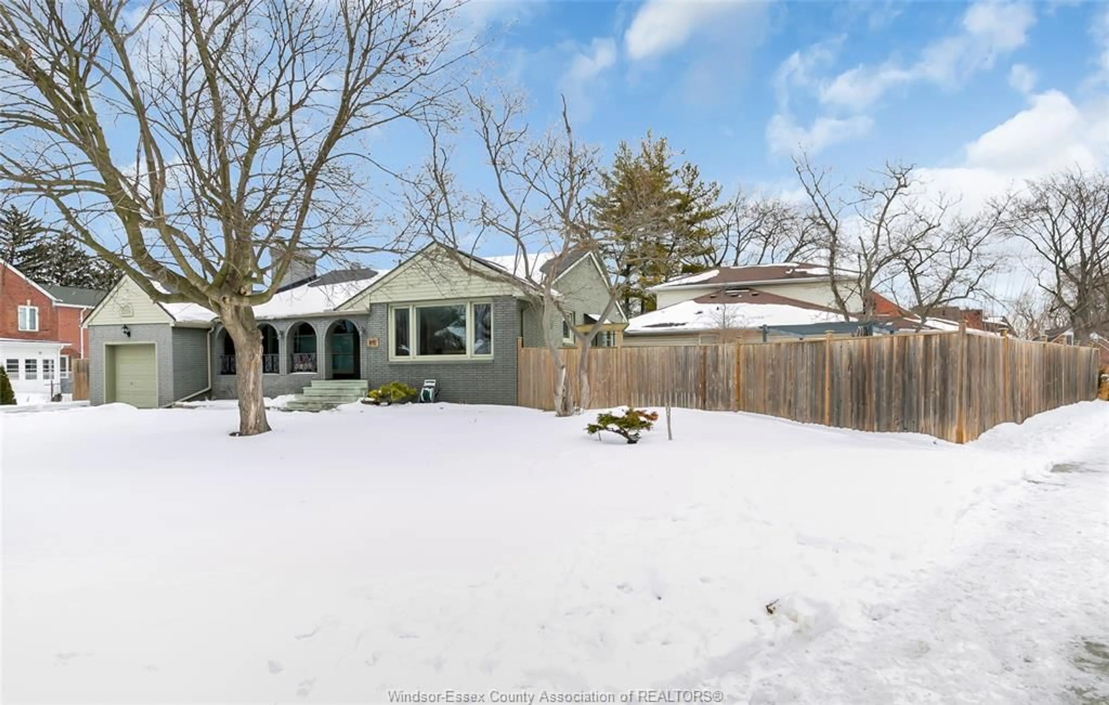 A pic from outside/outdoor area/front of a property/back of a property/a pic from drone, street for 892 EASTLAWN Ave, Windsor Ontario N8S 3H7