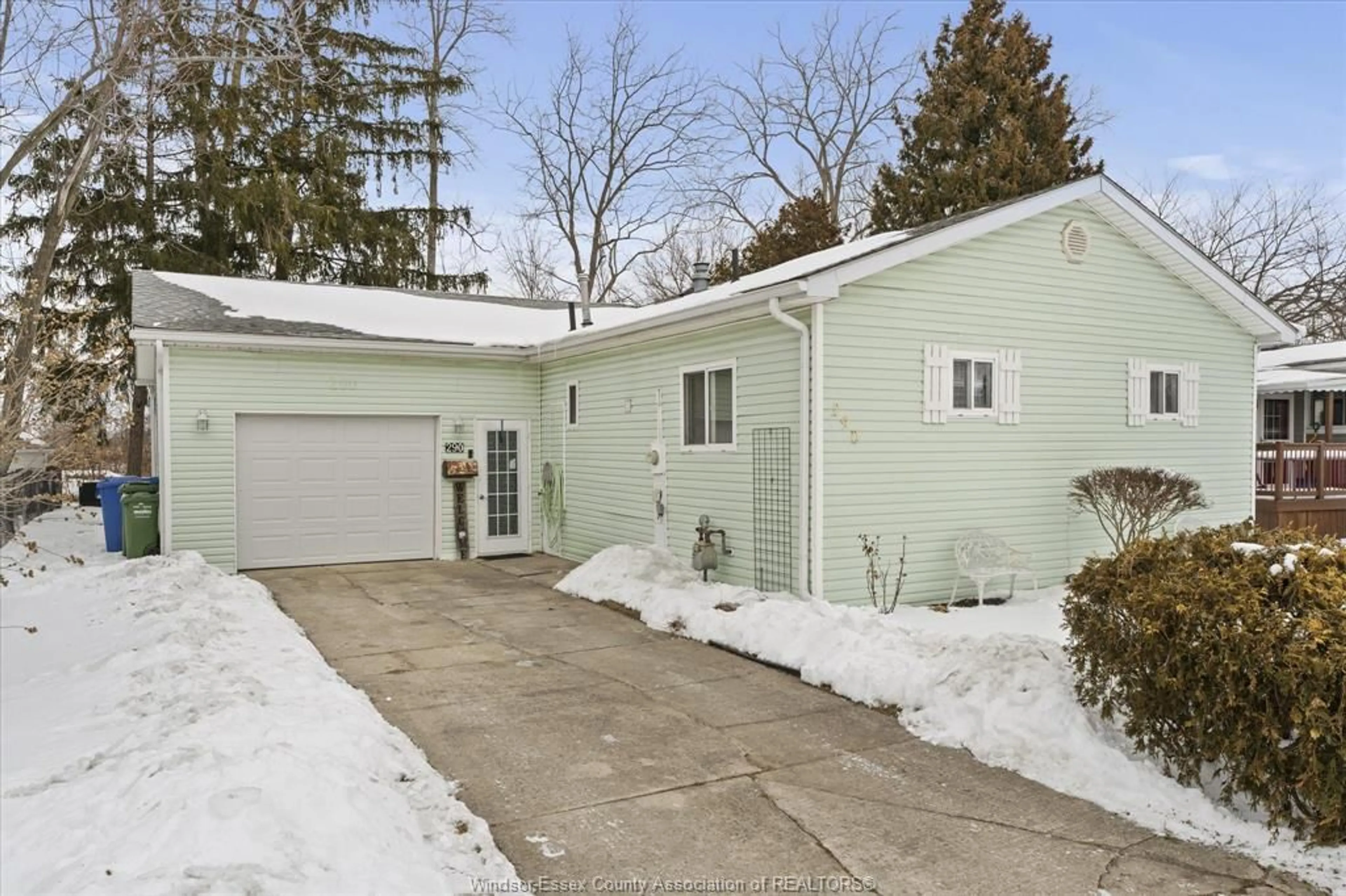 Unknown for 290 FOREST Pl, Essex Ontario N8M 2B7