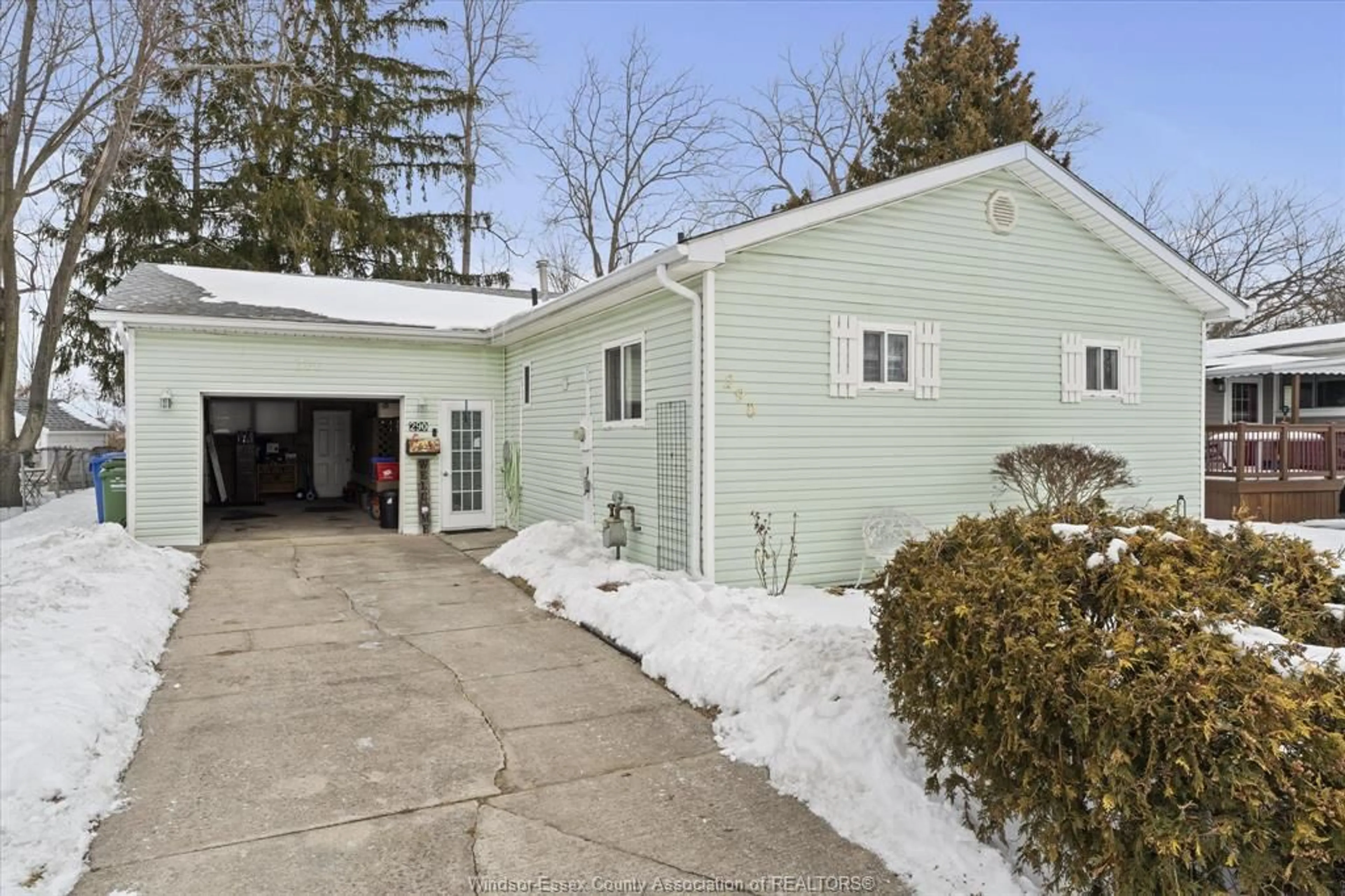 Unknown for 290 FOREST Pl, Essex Ontario N8M 2B7