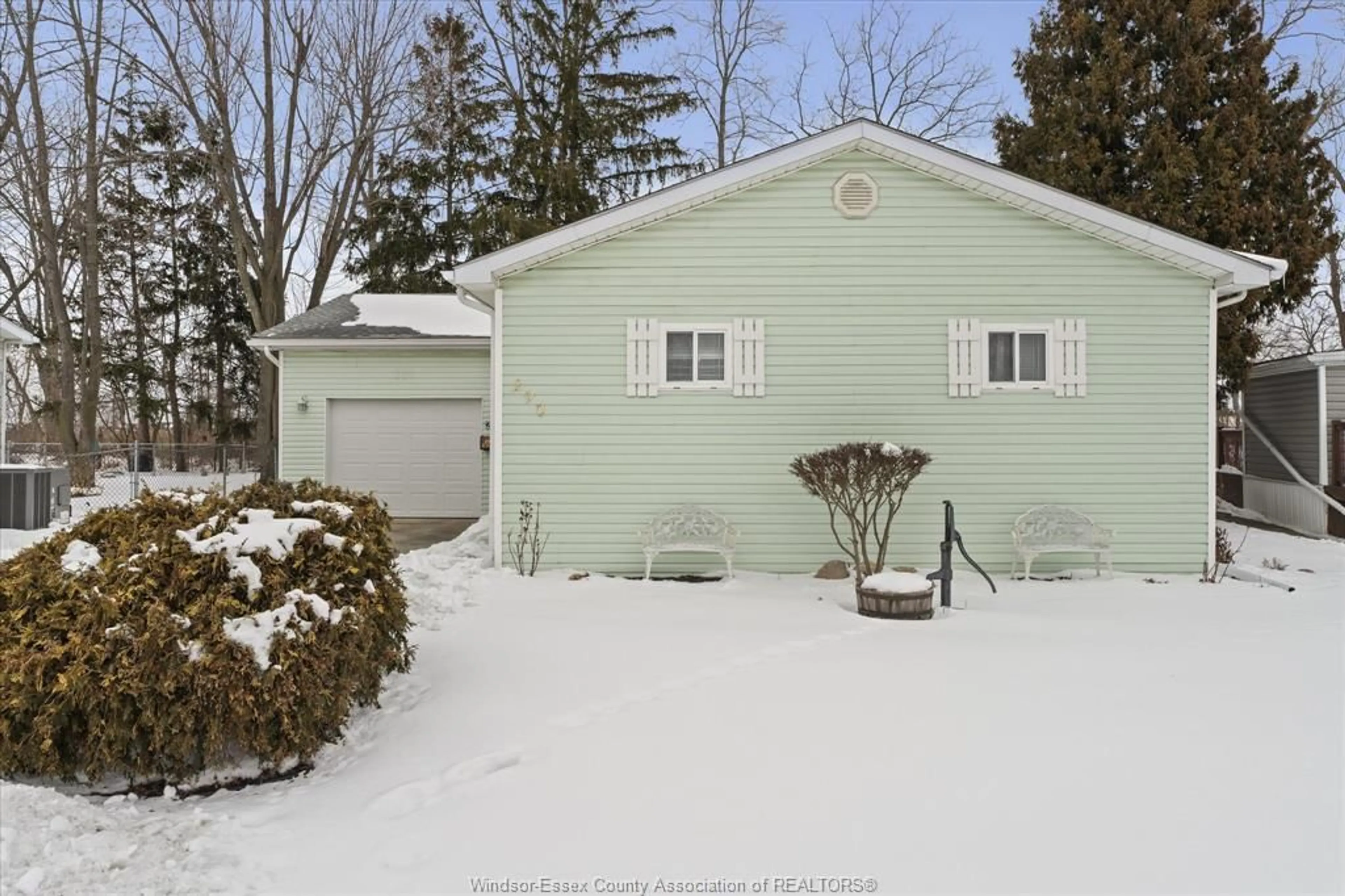 Unknown for 290 FOREST Pl, Essex Ontario N8M 2B7