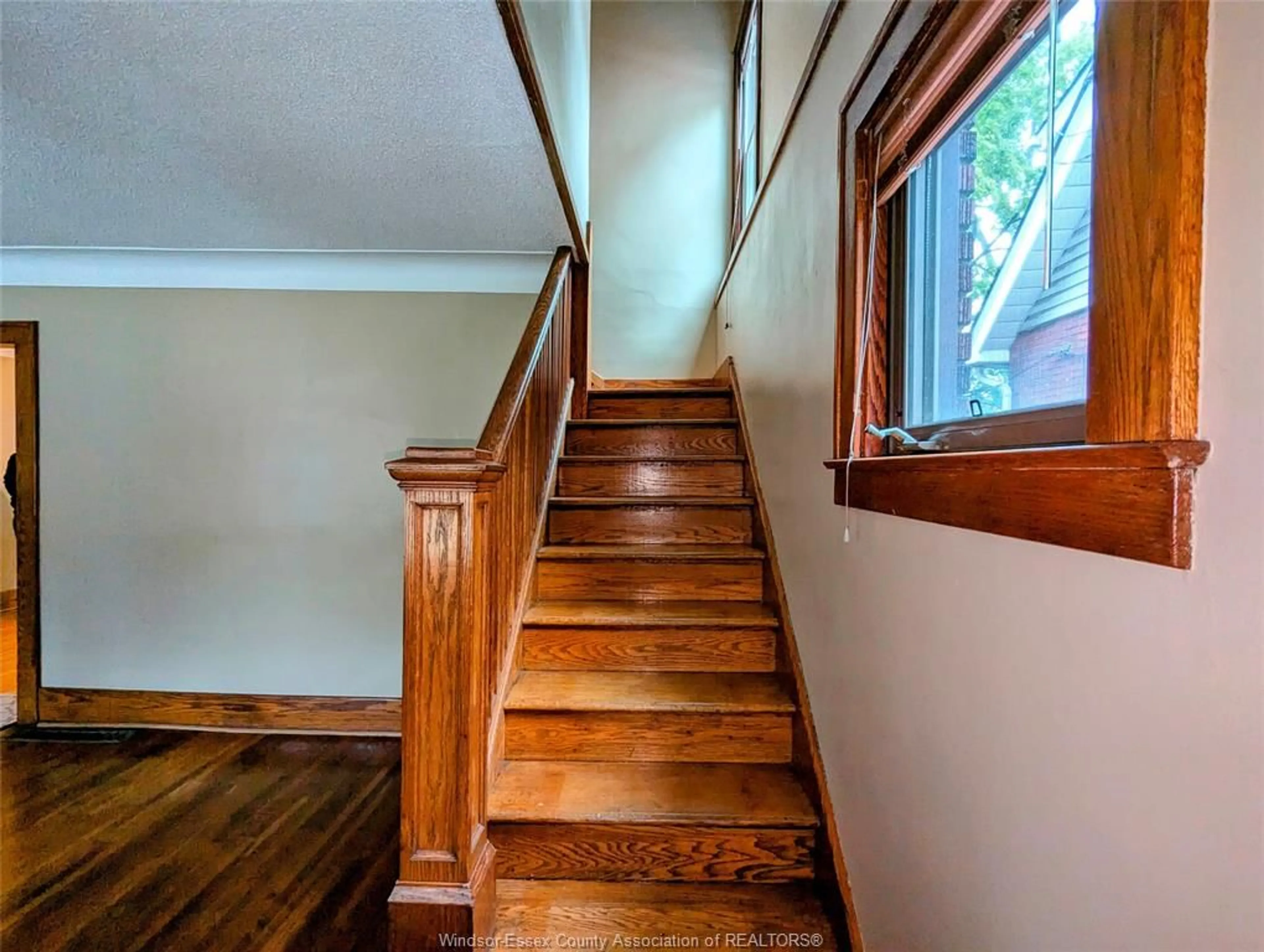 Stairs for 191 BRIDGE Ave, Windsor Ontario N9B 2M1