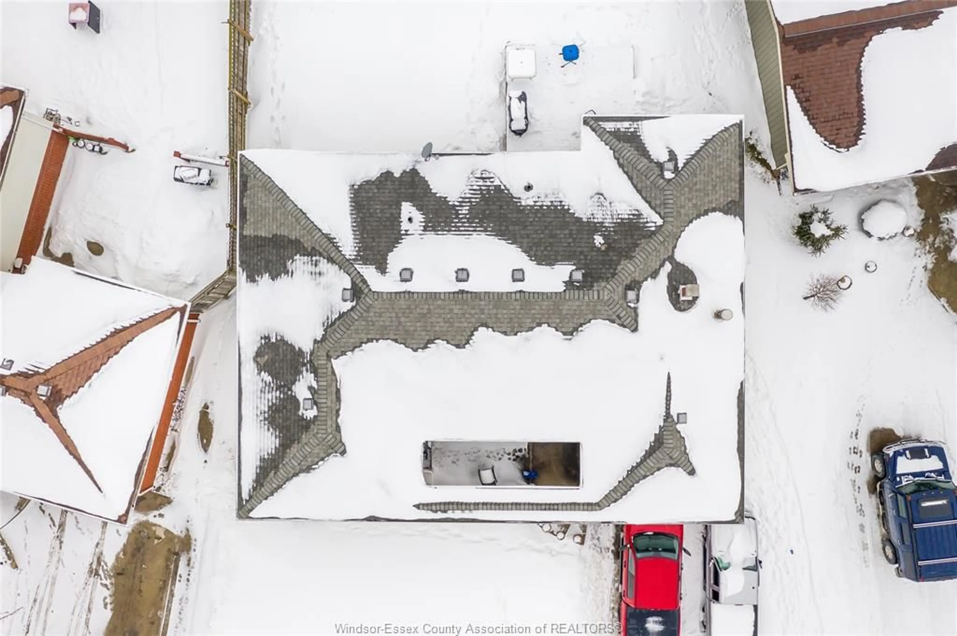 A pic from outside/outdoor area/front of a property/back of a property/a pic from drone, building for 12 BENNIE Ave, Leamington Ontario N84 4L3