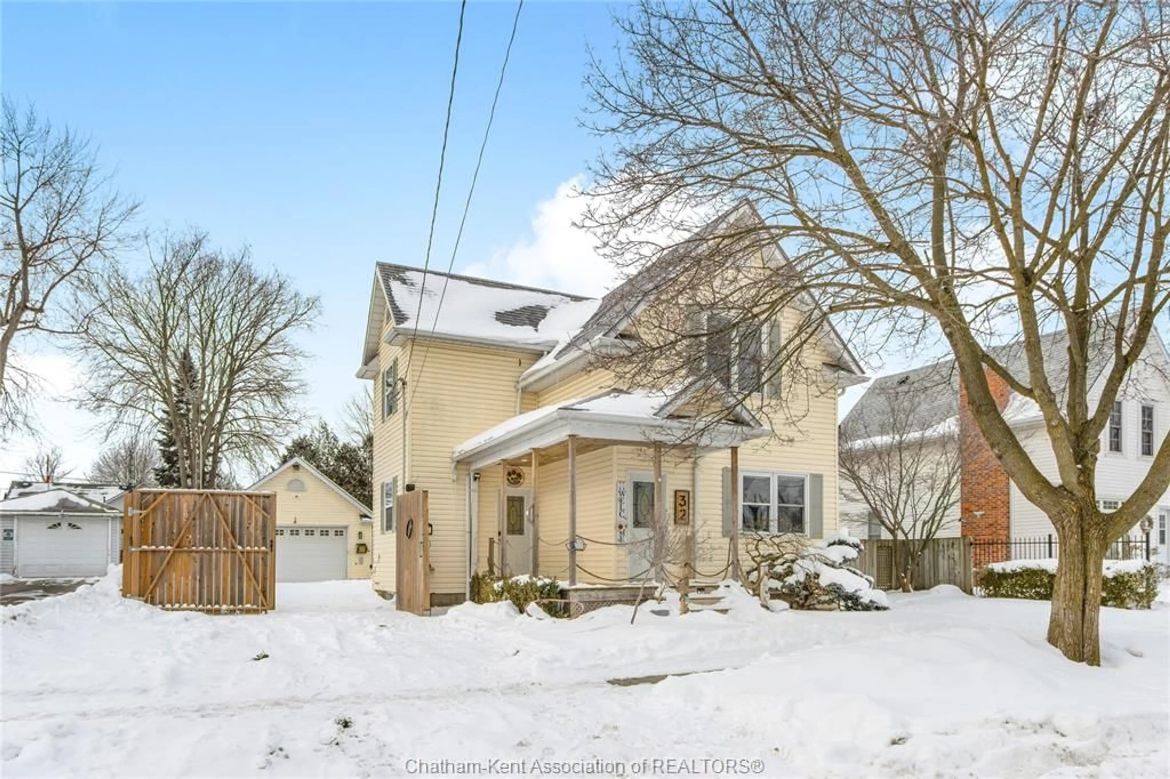 A pic from outside/outdoor area/front of a property/back of a property/a pic from drone, street for 32 HALL St, Blenheim Ontario N0P 1A0