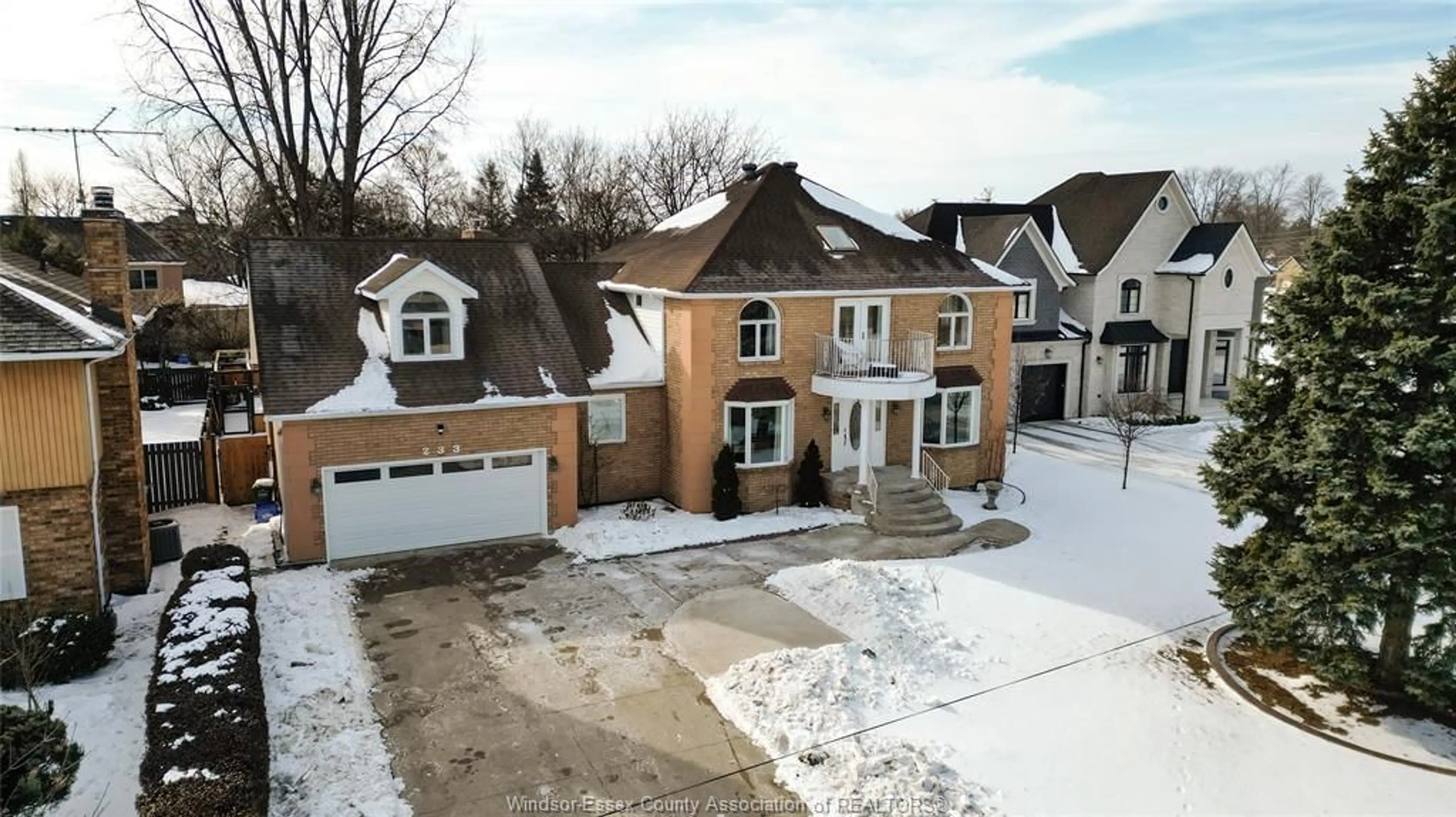 A pic from outside/outdoor area/front of a property/back of a property/a pic from drone, street for 233 Old Tecumseh Rd, Lakeshore Ontario N8N 3S9