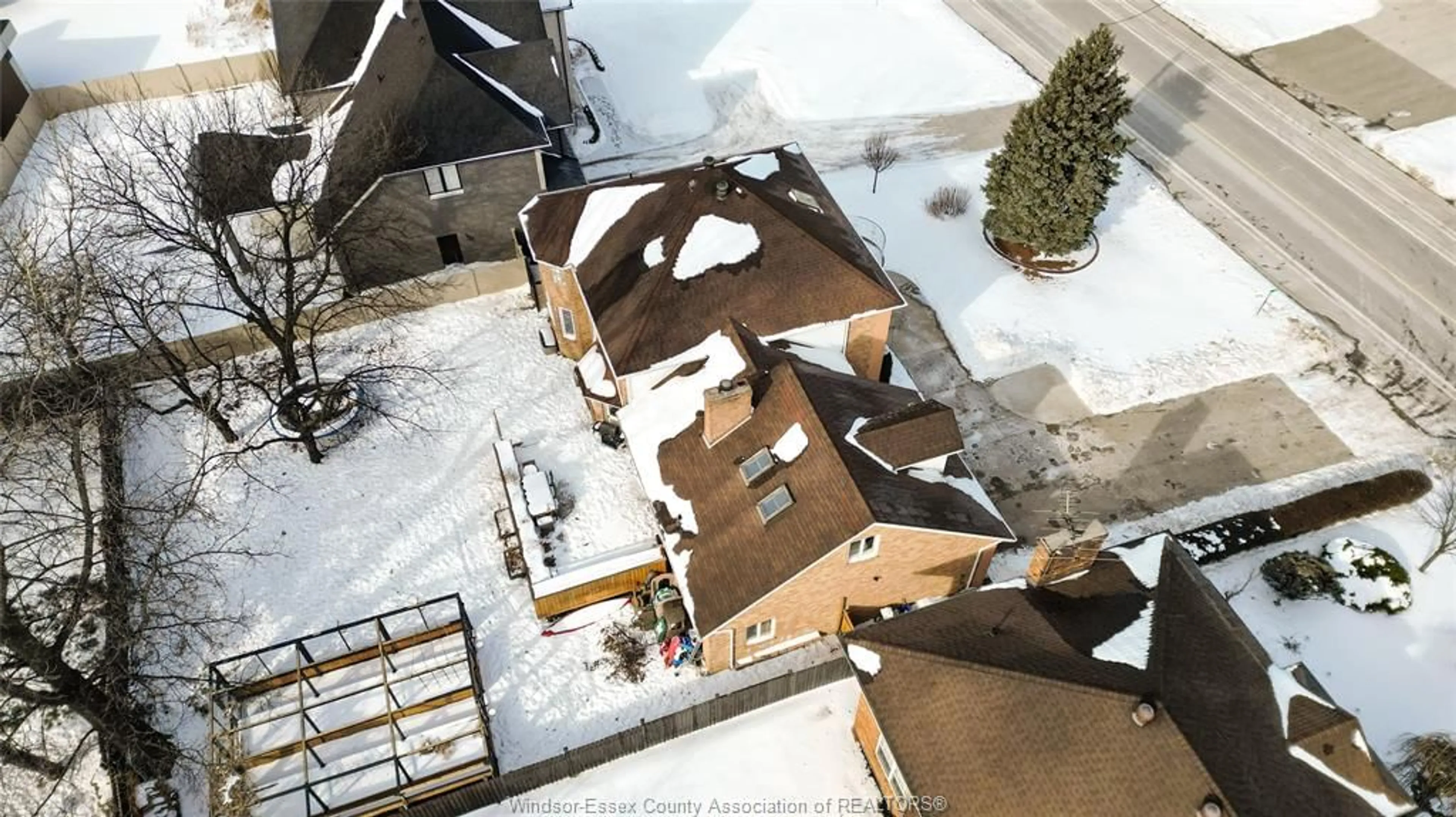 A pic from outside/outdoor area/front of a property/back of a property/a pic from drone, street for 233 Old Tecumseh Rd, Lakeshore Ontario N8N 3S9