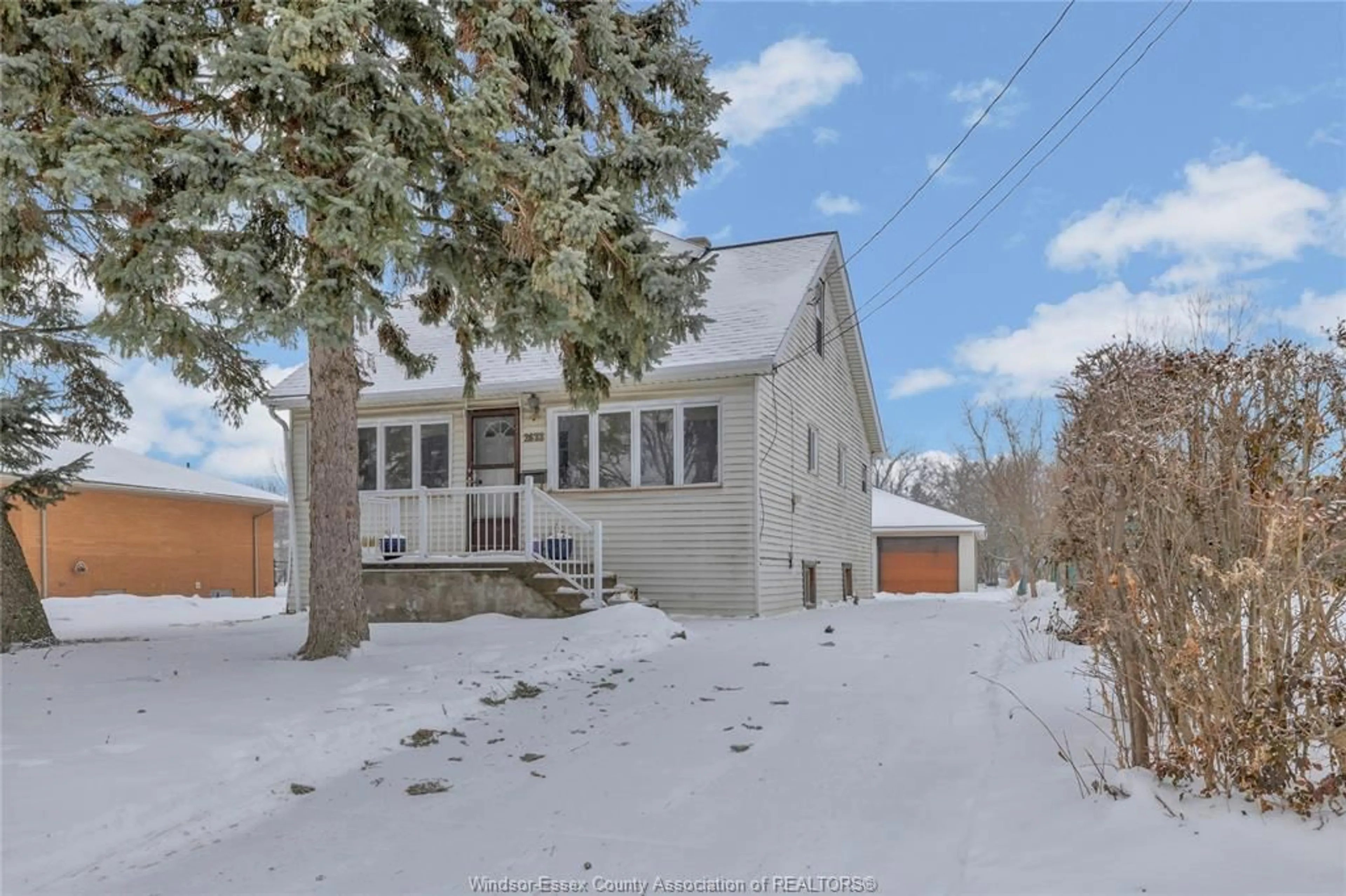 A pic from outside/outdoor area/front of a property/back of a property/a pic from drone, street for 2633 JOS ST LOUIS, Windsor Ontario N8T 2M7