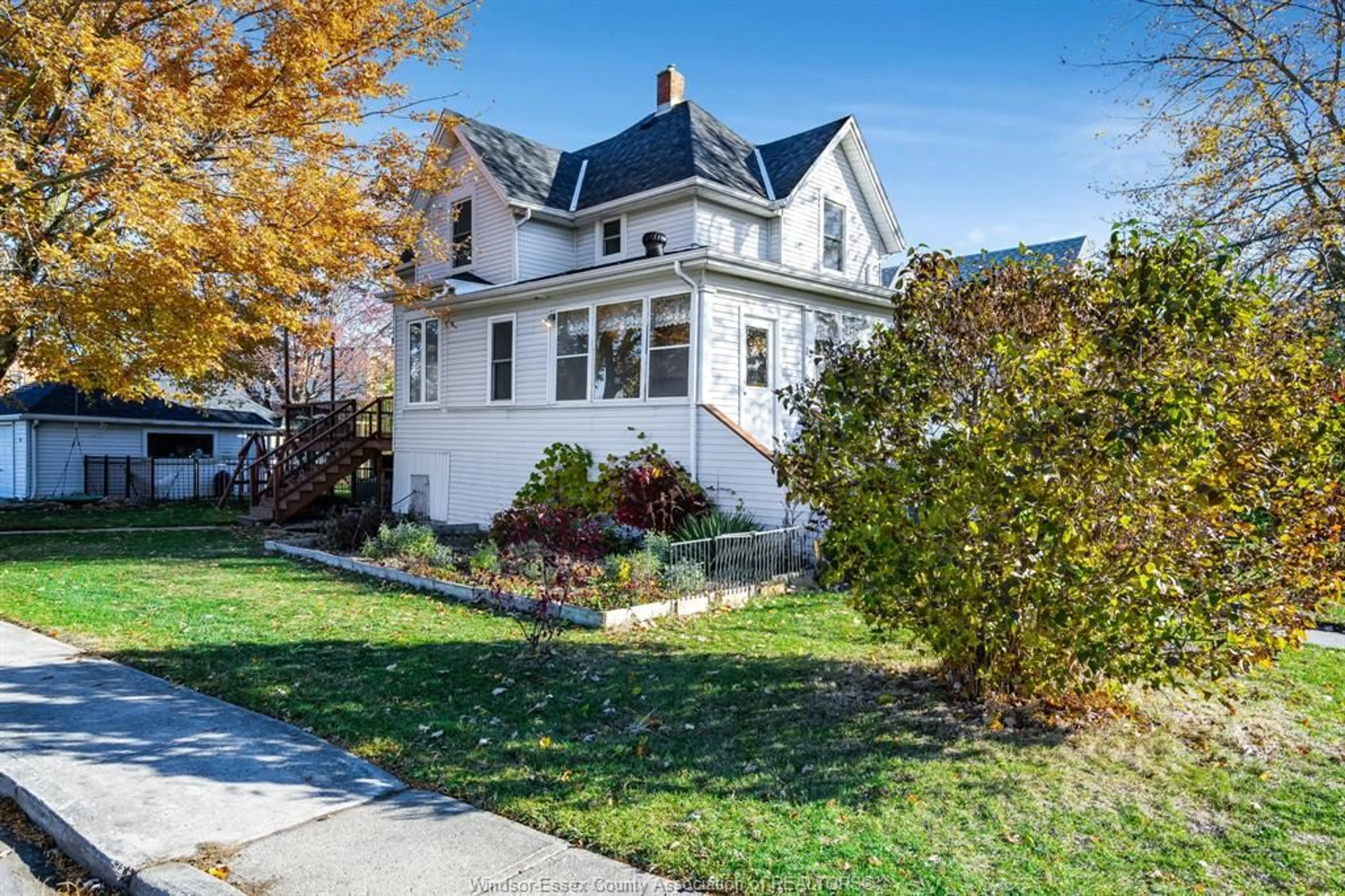 Home with vinyl exterior material, street for 13 Fort St, Tilbury Ontario N0P 2L0