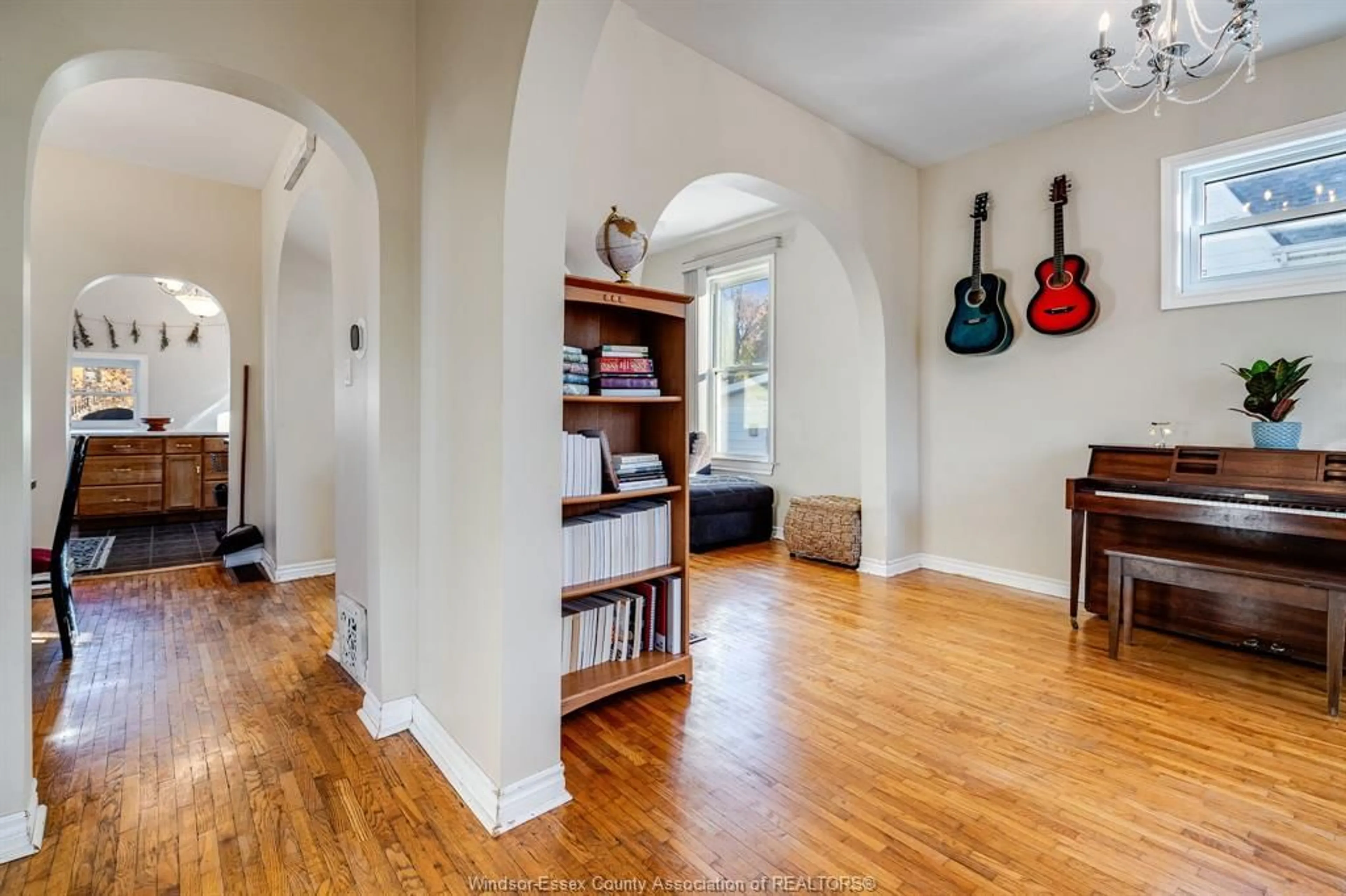 Indoor entryway for 13 Fort St, Tilbury Ontario N0P 2L0