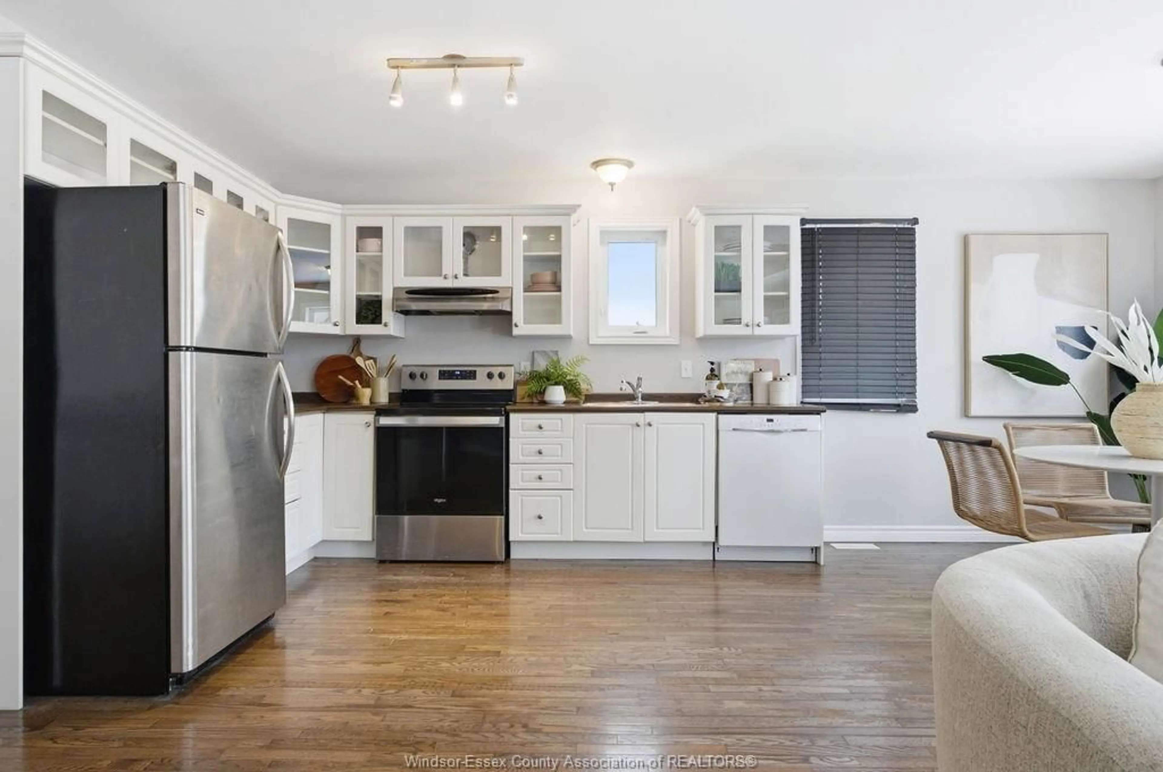 Open concept kitchen, unknown for 142 AMY CROFT DR, Lakeshore Ontario N9K 1E5