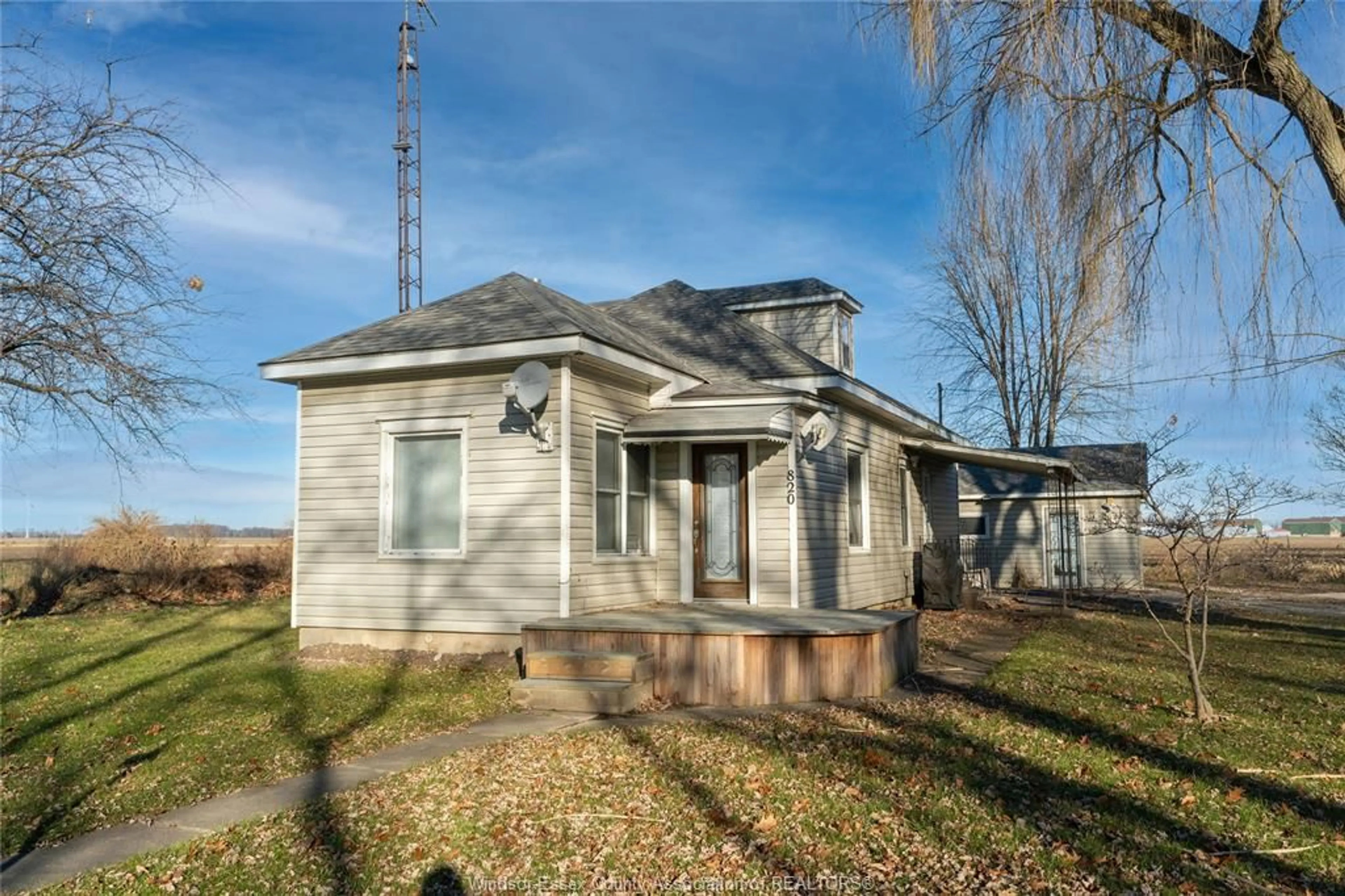 Home with vinyl exterior material, street for 820 TOWANDA Blvd, Erie Beach Ontario N0P 1A0