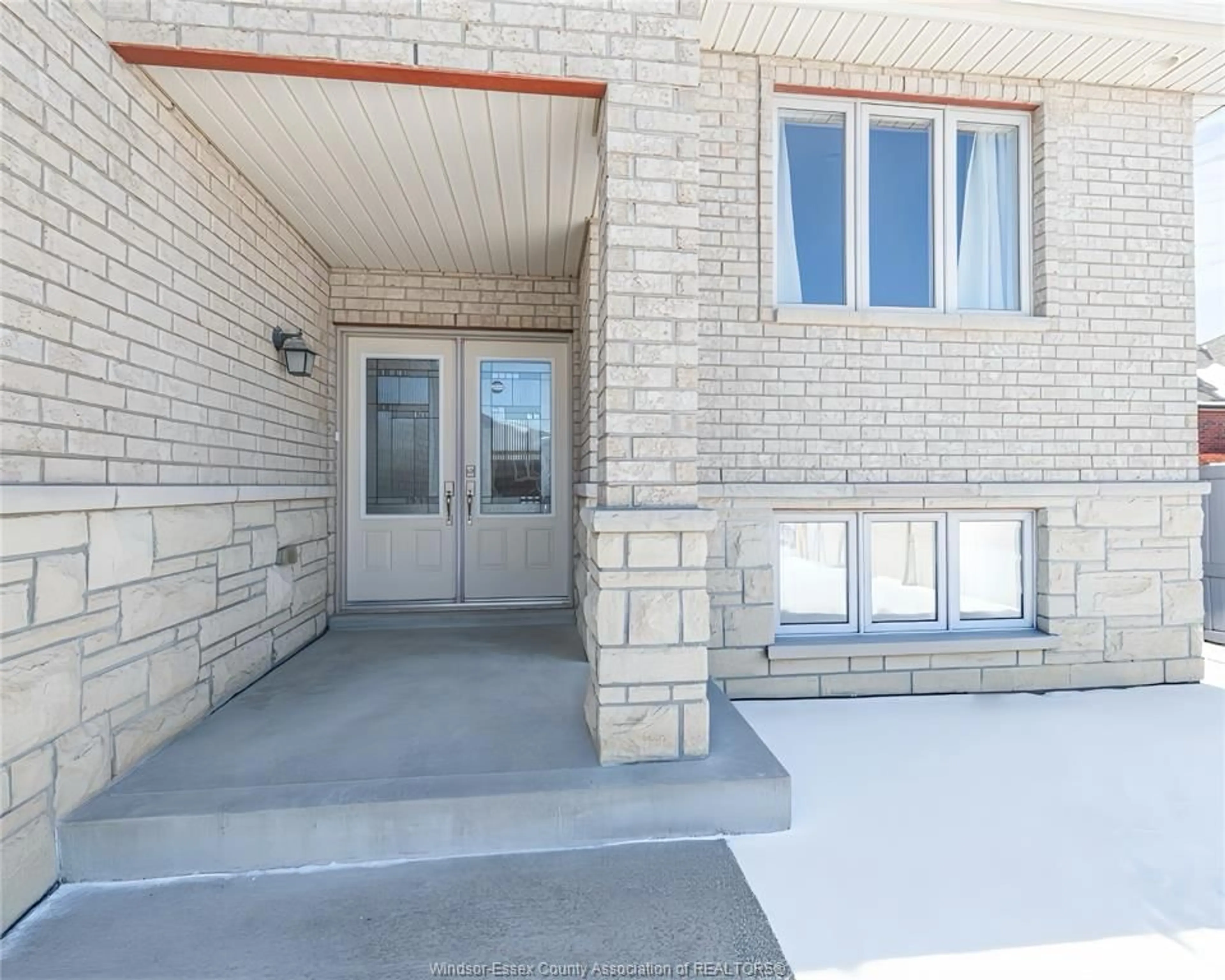 Unknown for 4001 COSENZA St, Windsor Ontario N9G 0A5