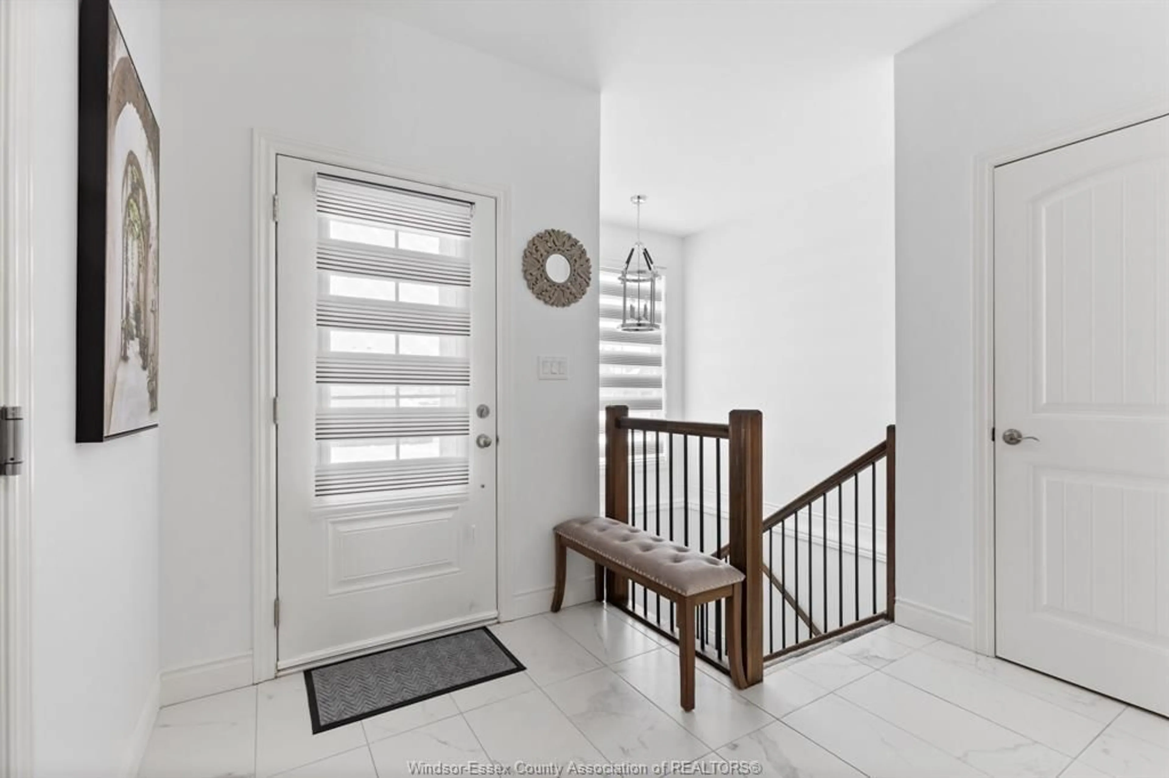 Indoor entryway for 230 MCLELLAN Ave, Amherstburg Ontario N9V 0H1