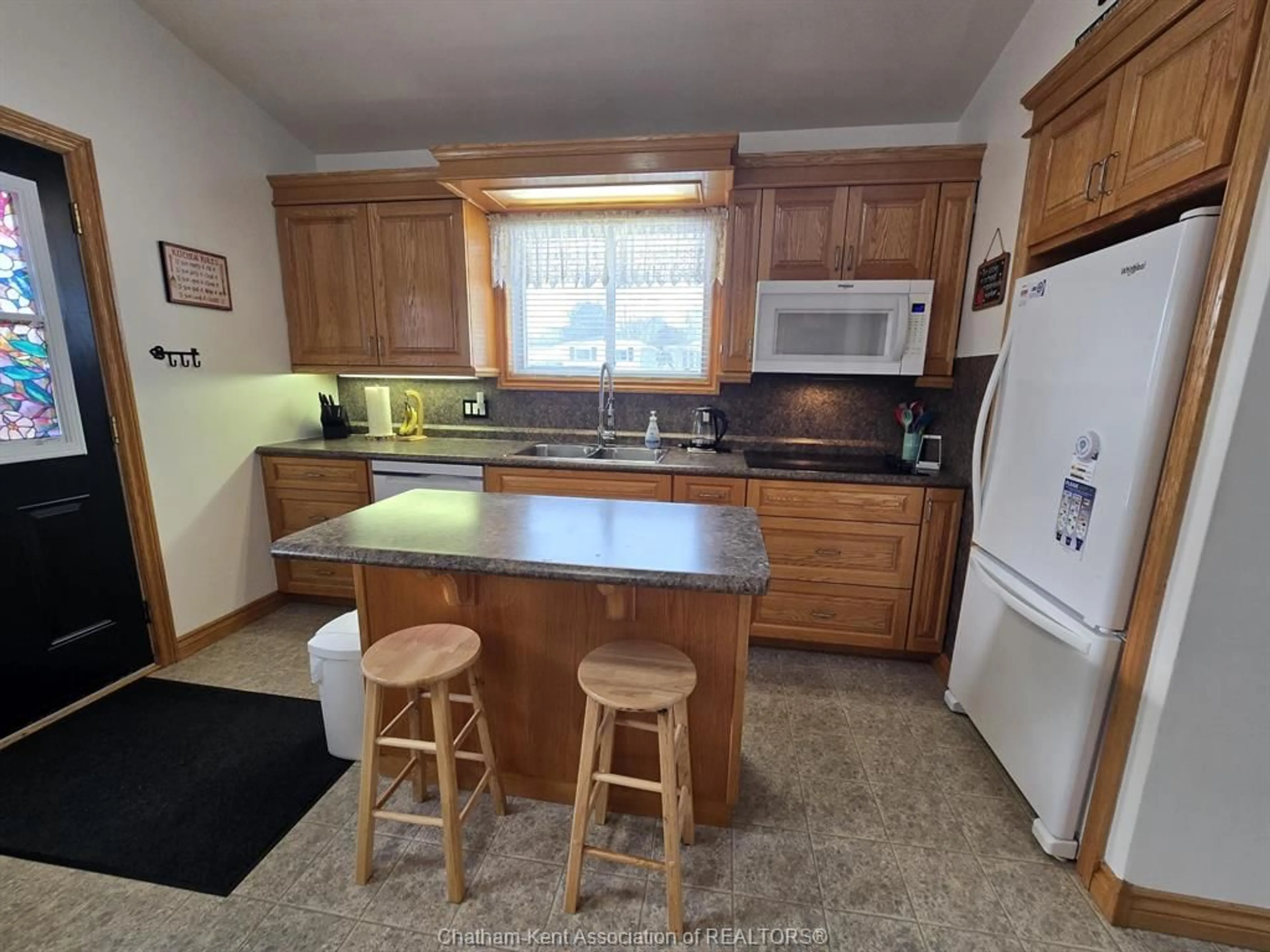 Standard kitchen, unknown for 92 WHIPPOORWILL Cres, Chatham Ontario N7L 4A3