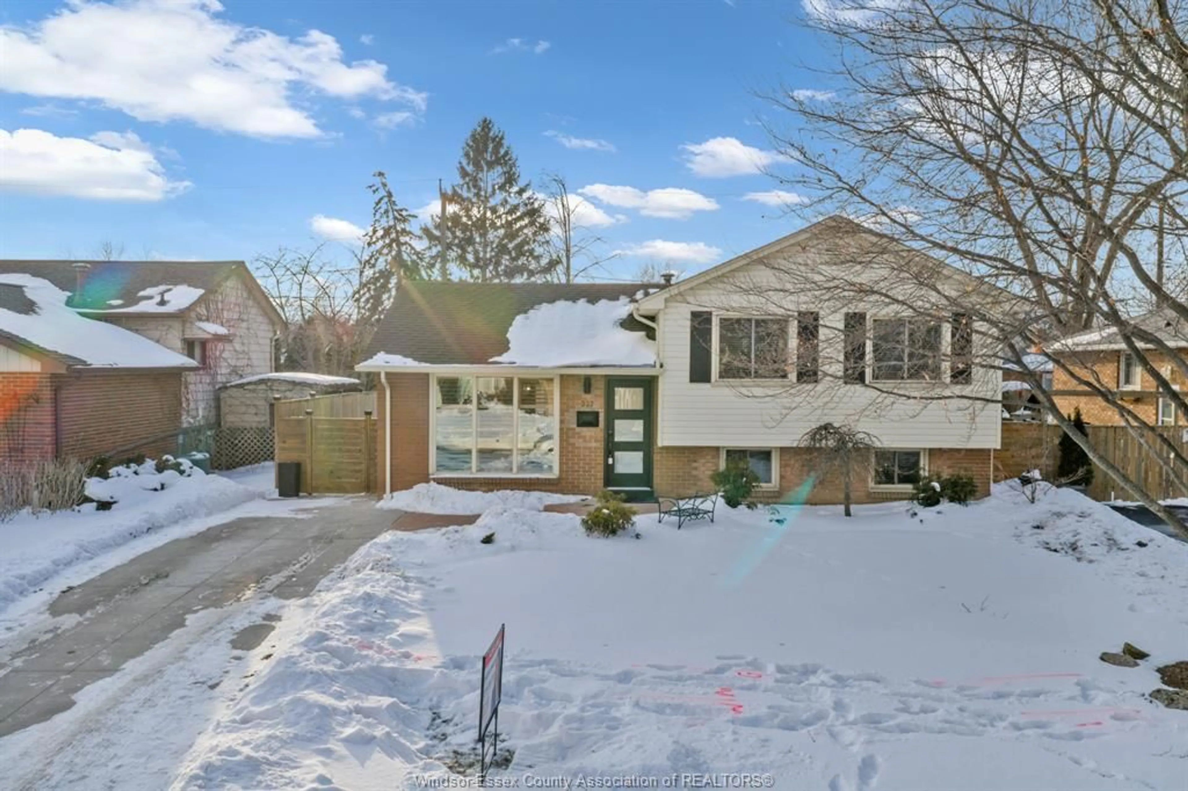 Unknown for 337 CARLING Cres, Windsor Ontario N8S 3X7