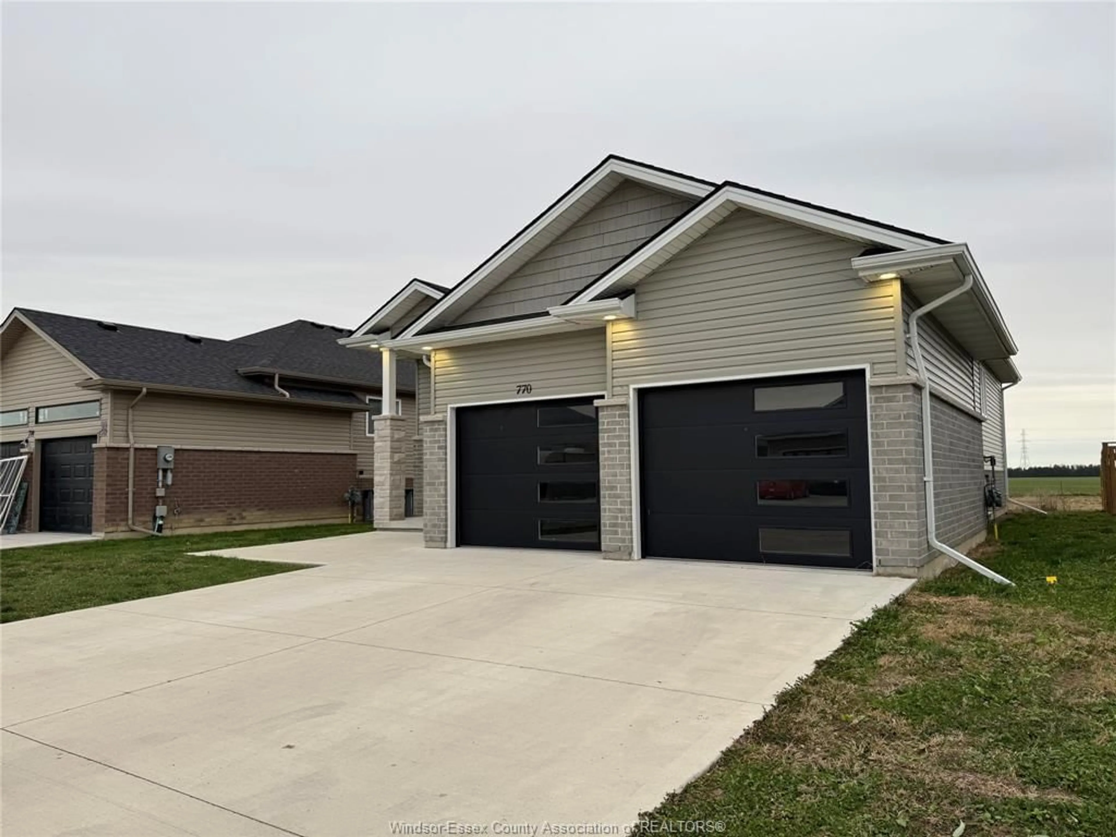 Indoor garage for 770 KEIL Dr, Chatham Ontario N7M 0T4