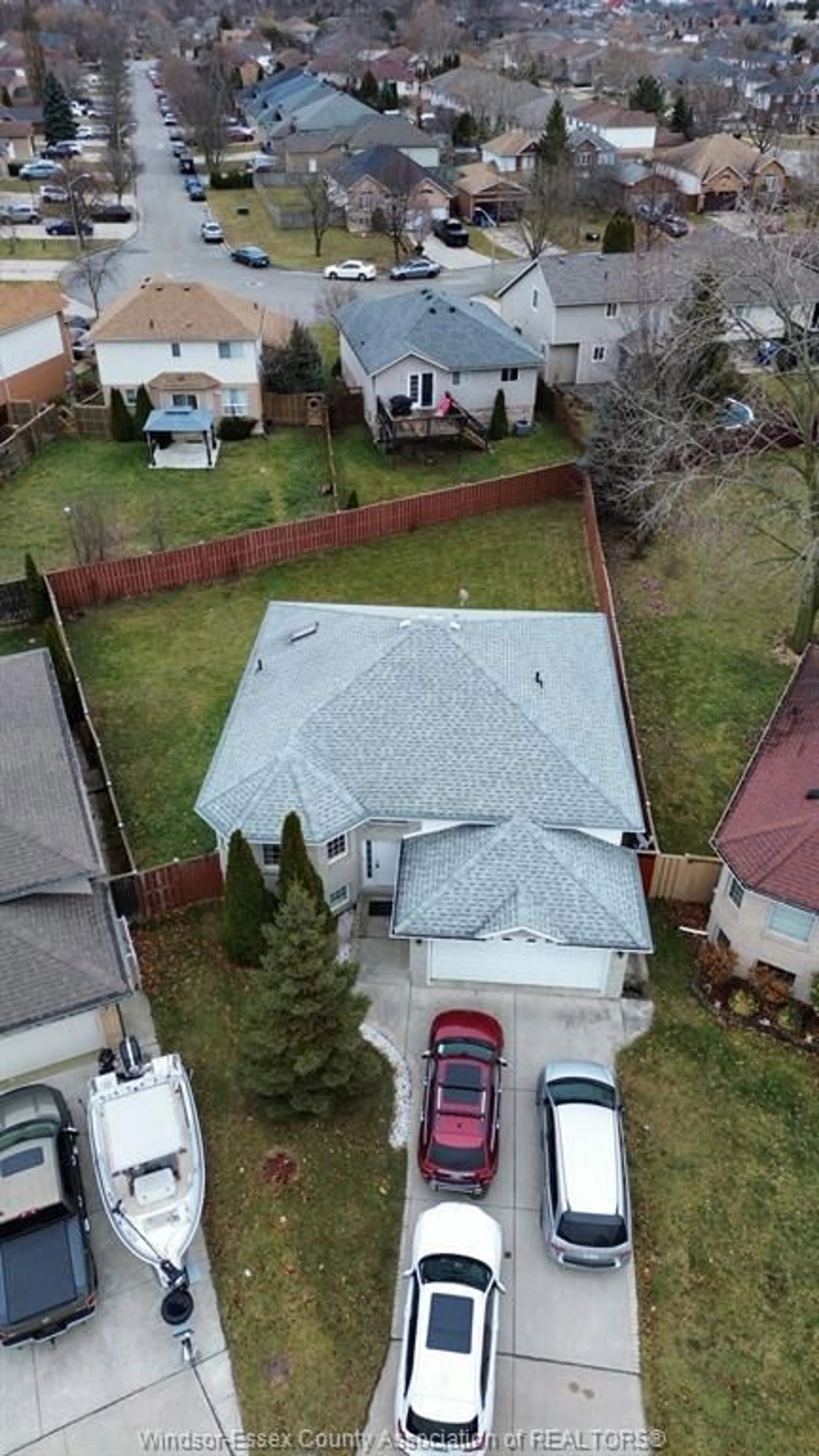 A pic from outside/outdoor area/front of a property/back of a property/a pic from drone, city buildings view from balcony for 883 DYNASTY, Windsor Ontario N9G 2V8