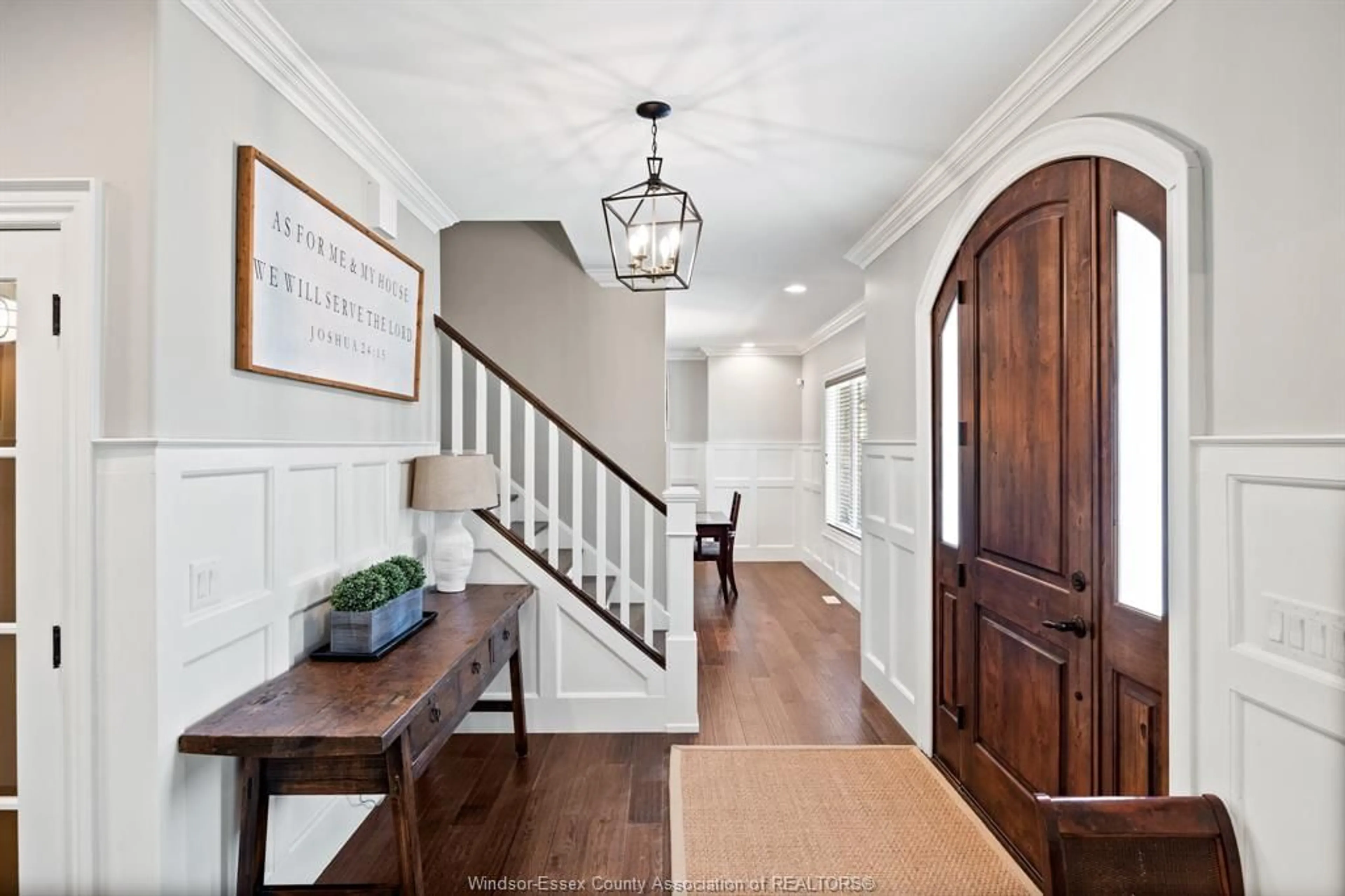 Indoor entryway for 3 DIMENNA Dr, Kingsville Ontario N9Y 4C7