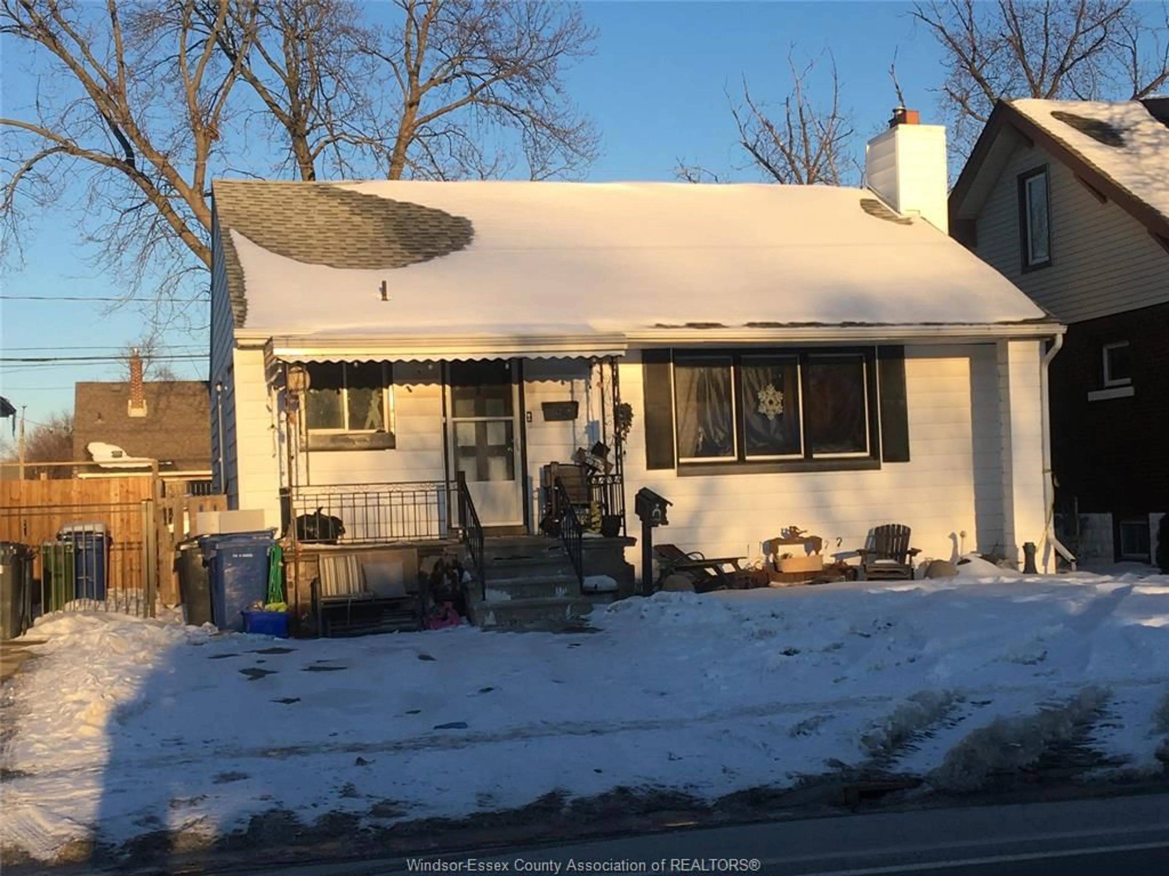 A pic from outside/outdoor area/front of a property/back of a property/a pic from drone, street for 1634 PILLETTE, Windsor Ontario N8Y 3C5