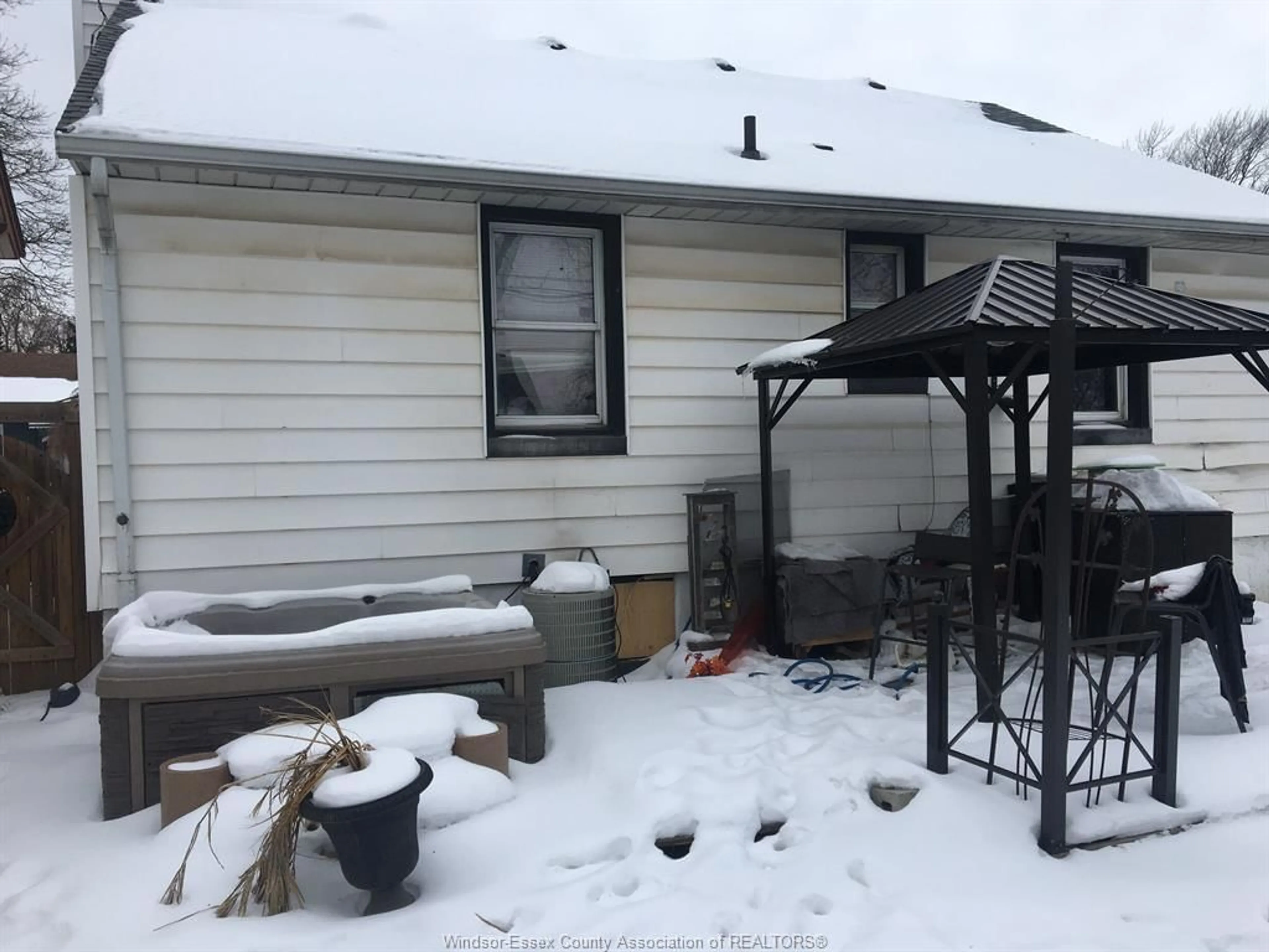 Patio, street for 1634 PILLETTE, Windsor Ontario N8Y 3C5