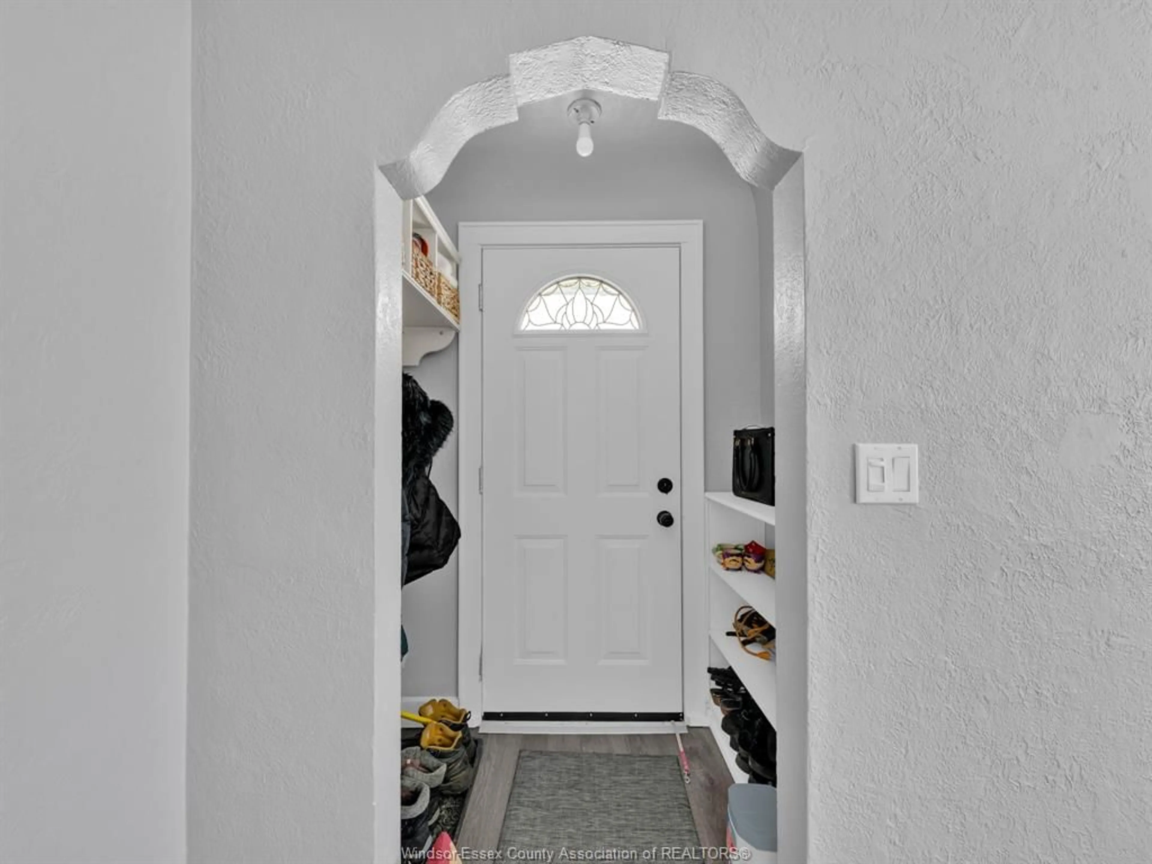 Indoor entryway for 71 MAPLE ROW, Essex Ontario N8M 2T8