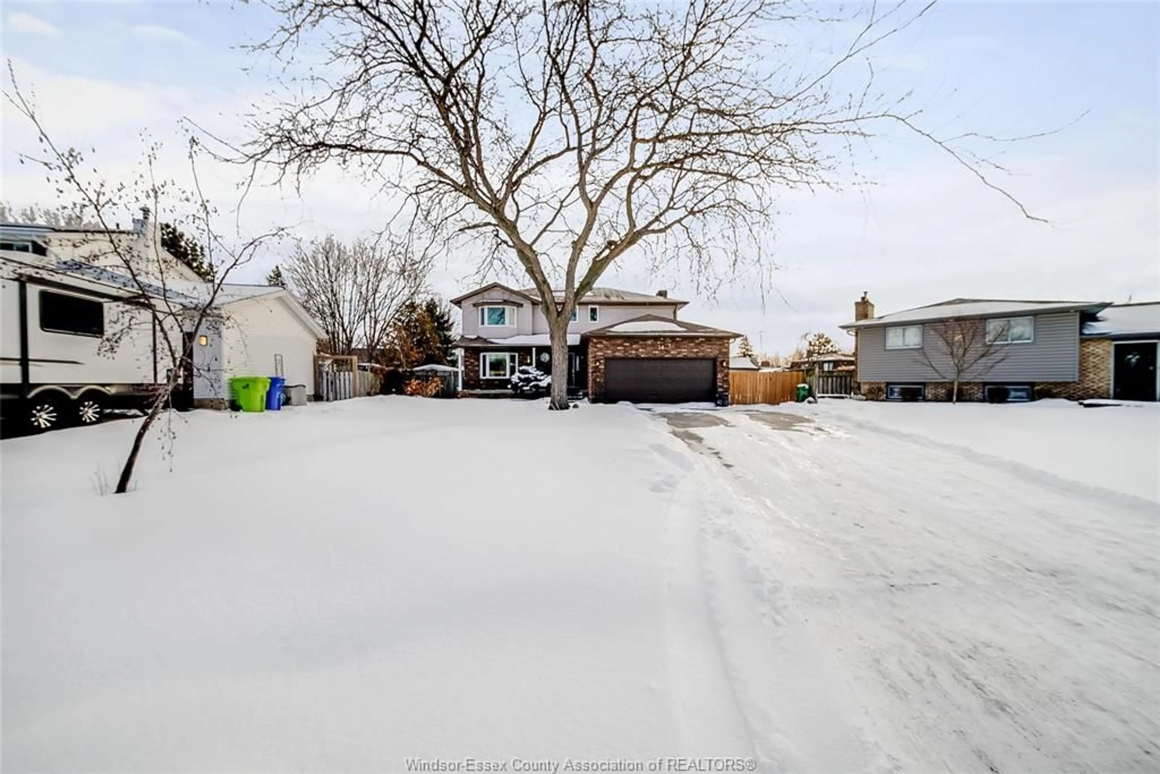 A pic from outside/outdoor area/front of a property/back of a property/a pic from drone, street for 134 ROYAL Cres, Belle River Ontario N0R 1A0
