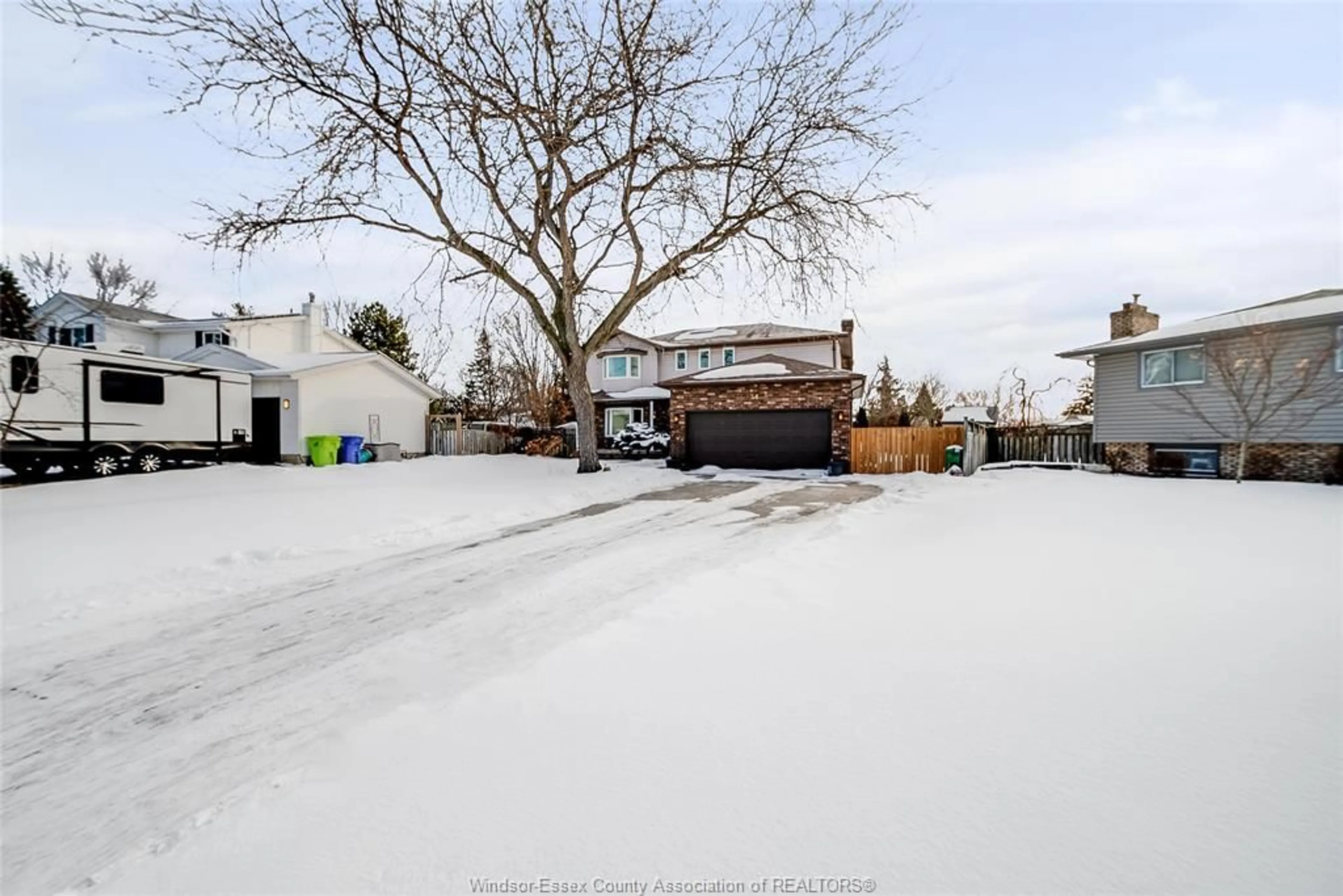 A pic from outside/outdoor area/front of a property/back of a property/a pic from drone, street for 134 ROYAL Cres, Belle River Ontario N0R 1A0