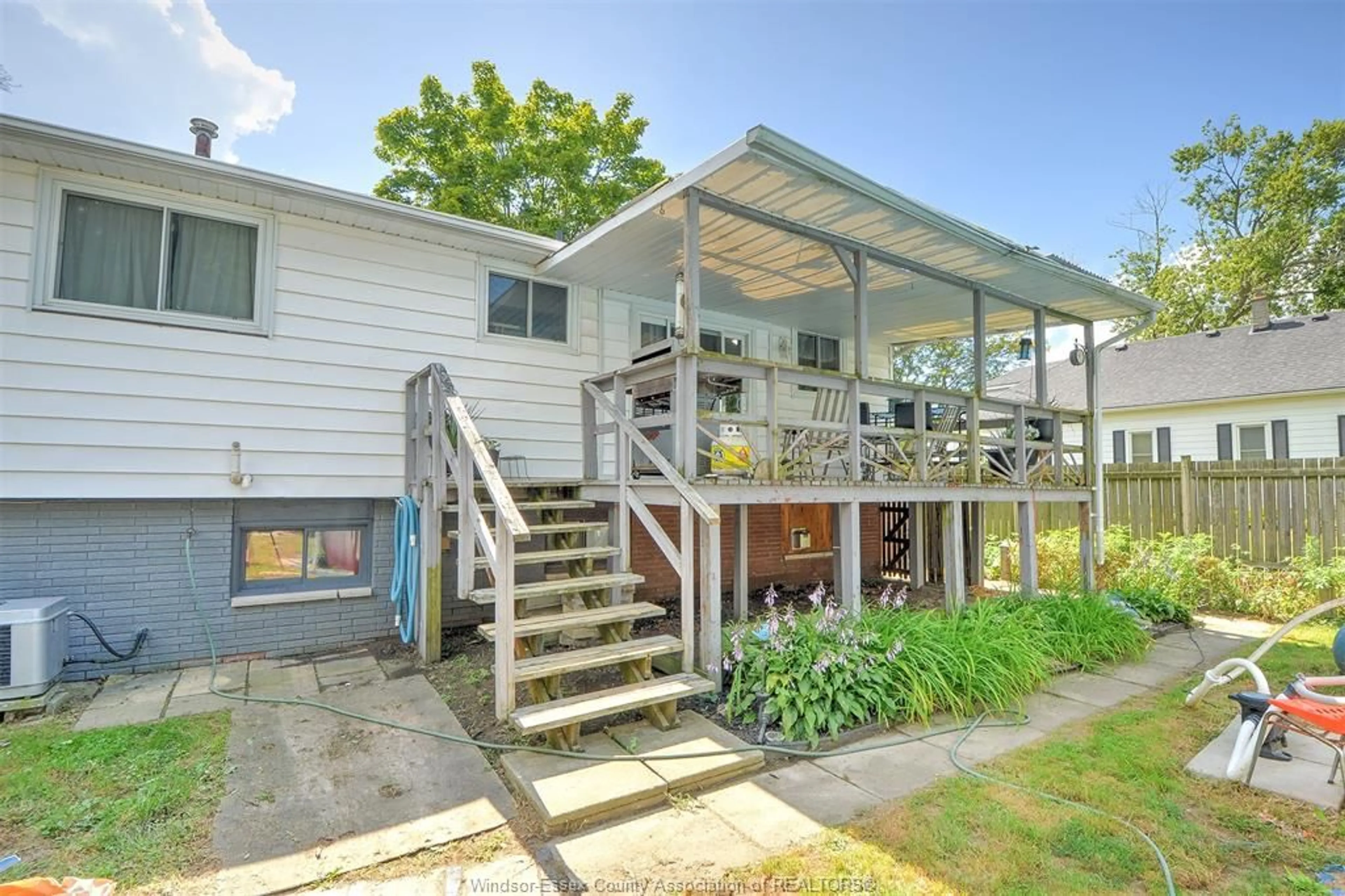 A pic from outside/outdoor area/front of a property/back of a property/a pic from drone, unknown for 9569 Malden Rd, LaSalle Ontario N9J 2W5