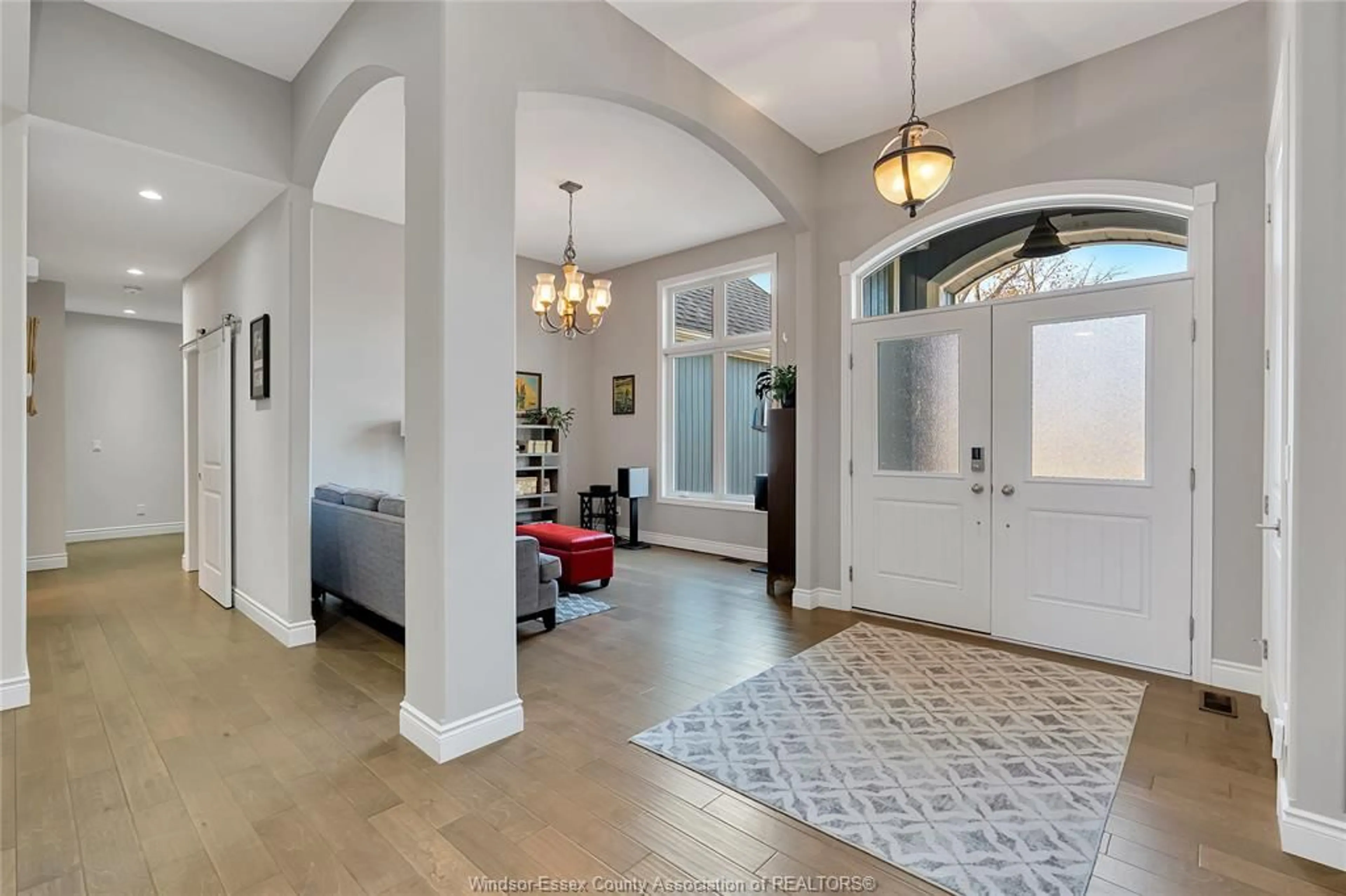 Indoor entryway for 295 CRYSTAL BAY Dr, Amherstburg Ontario N9V 4A6