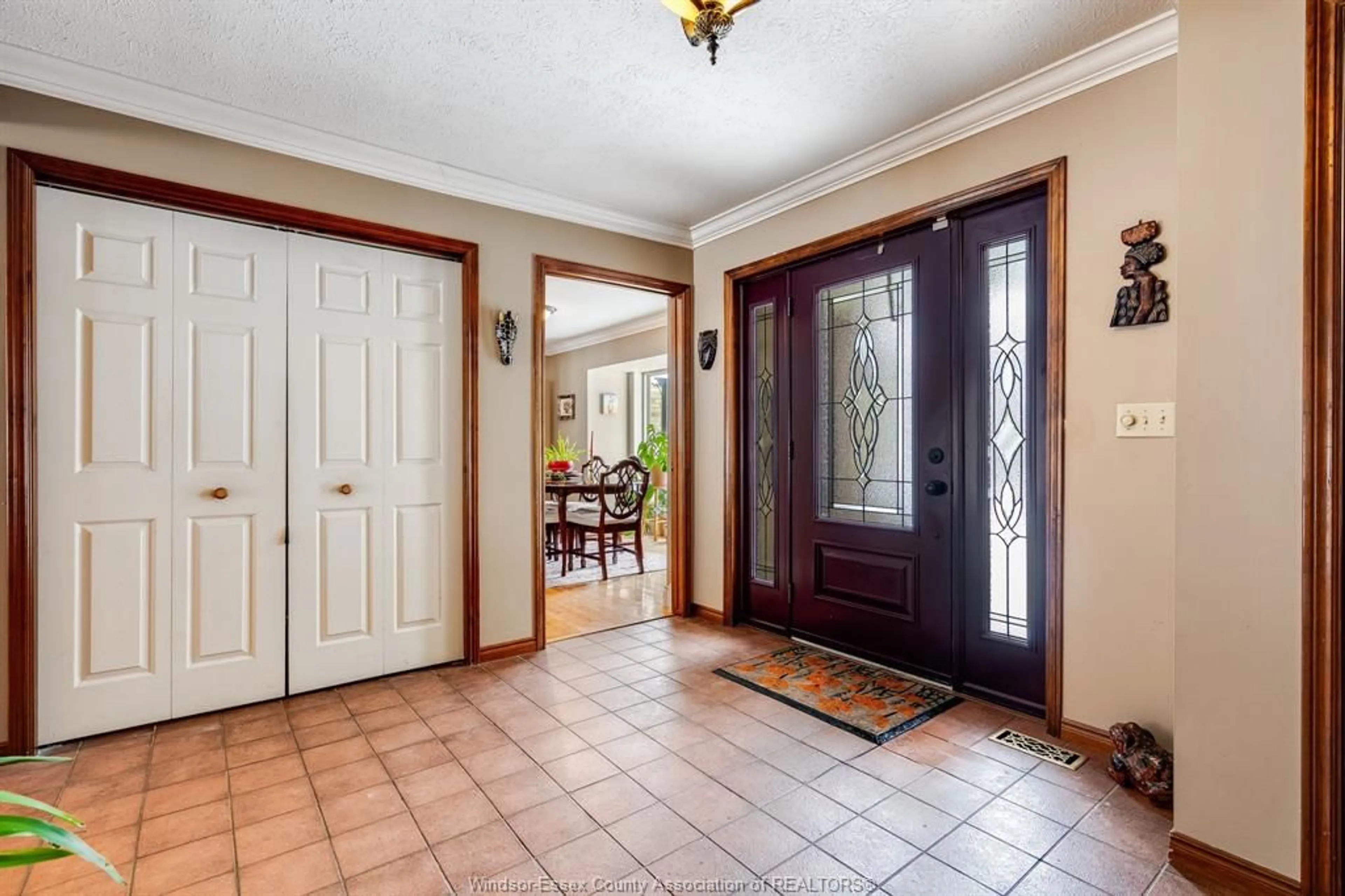 Indoor entryway for 19278 Craford Rd, Raleigh Township Ontario N0P 1A0