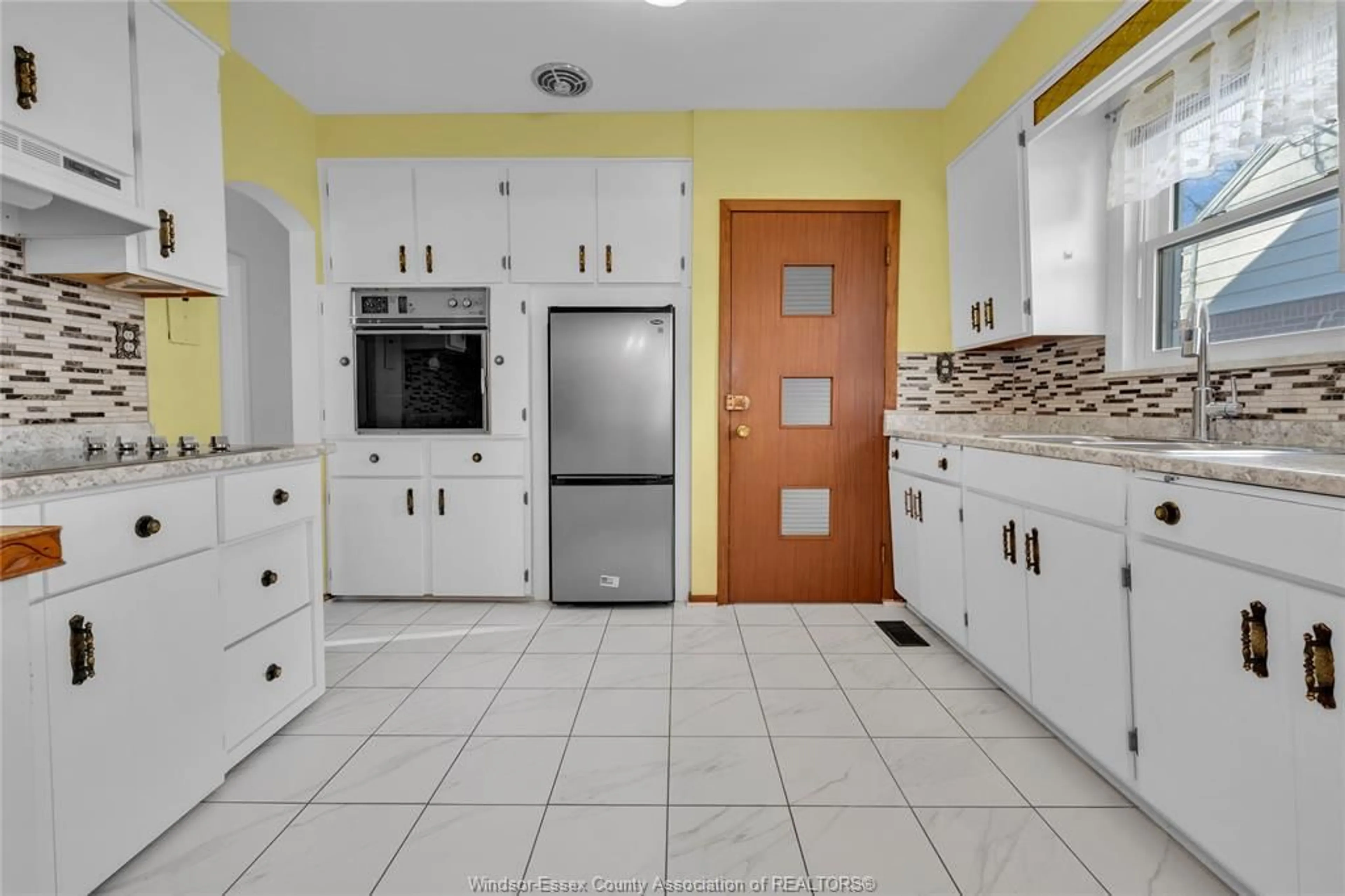 Unknown for 2309 HALL Ave, Windsor Ontario N8W 2M1