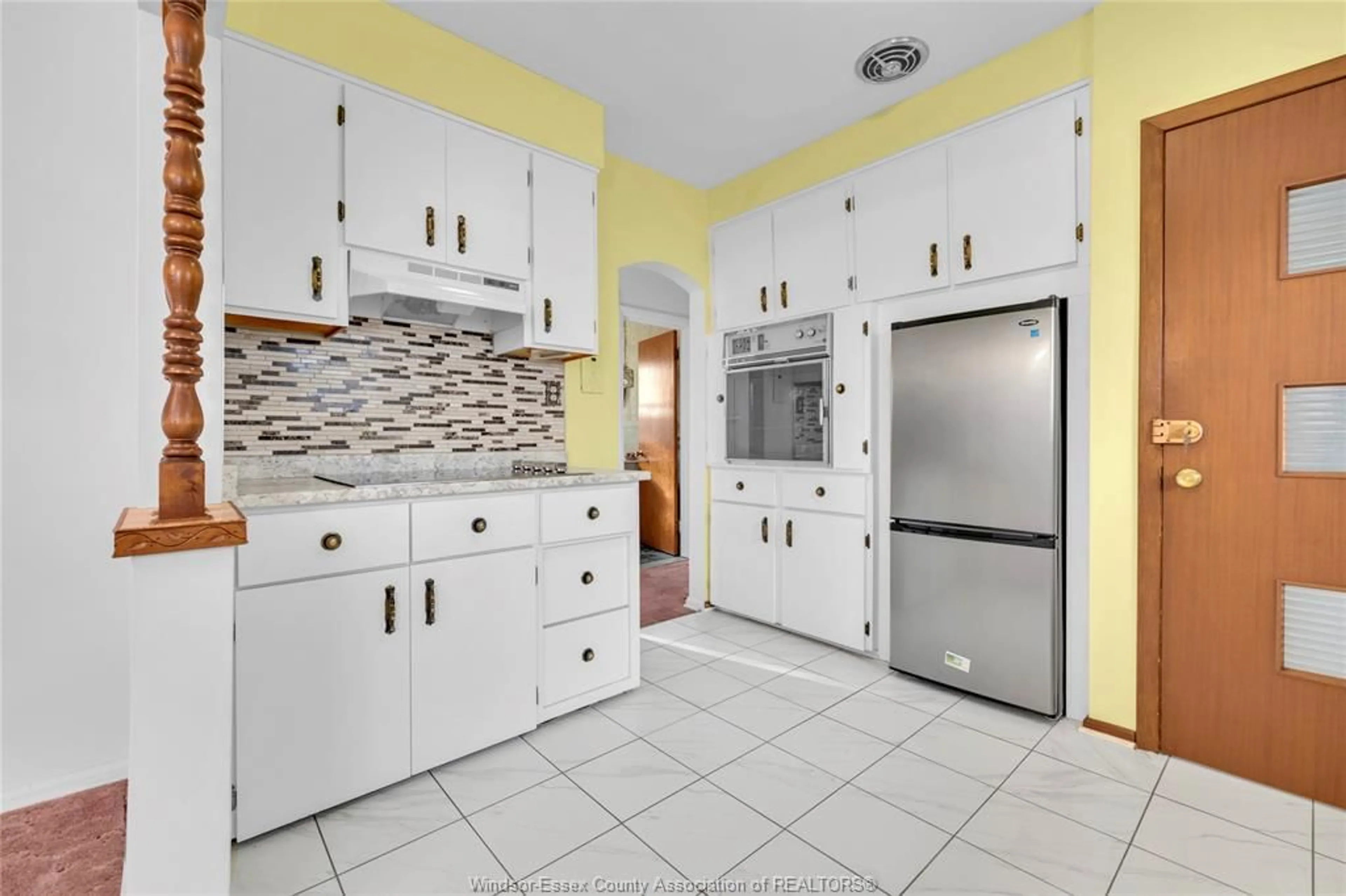 Standard kitchen, ceramic/tile floor for 2309 HALL Ave, Windsor Ontario N8W 2M1