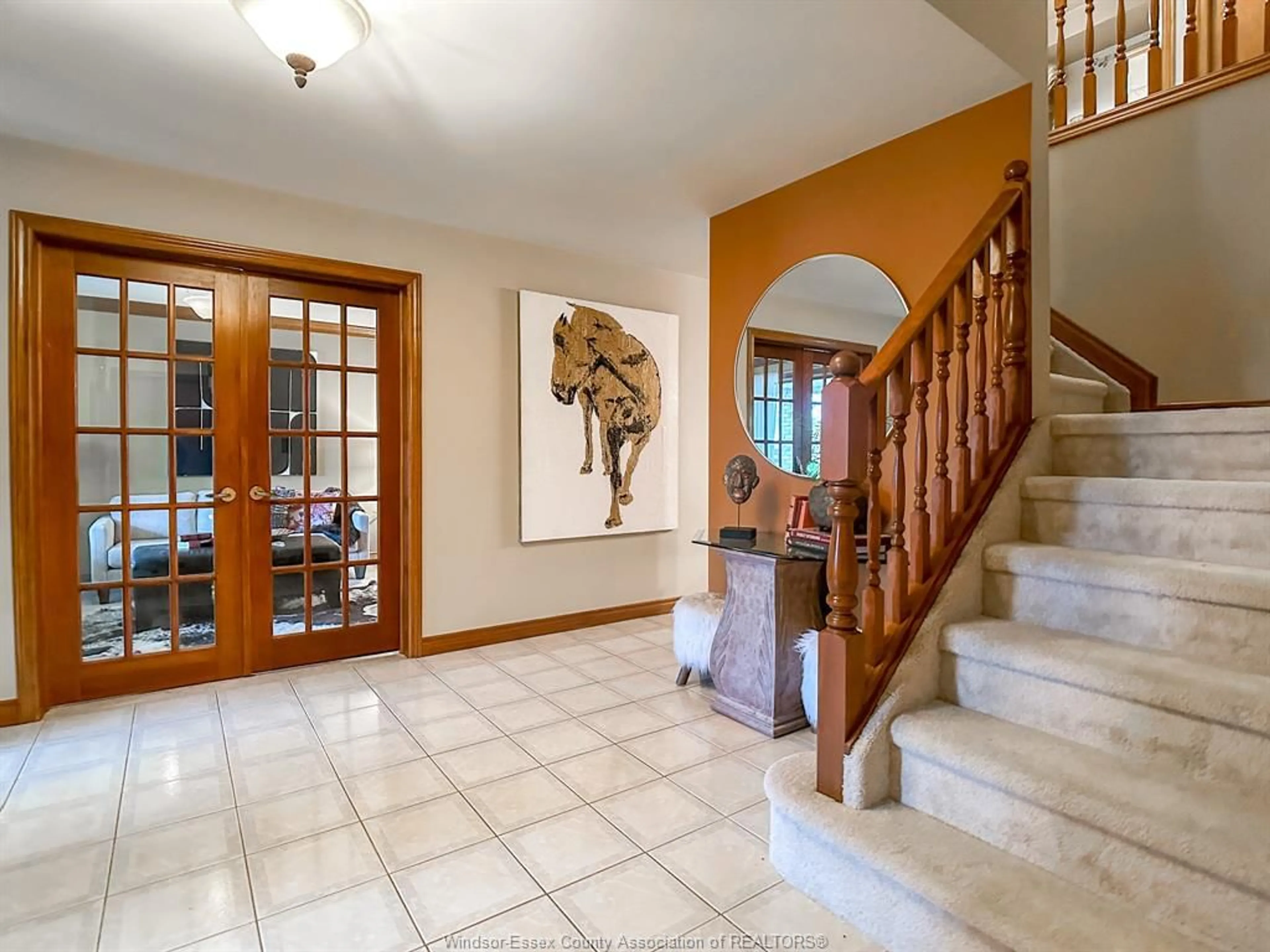 Indoor foyer for 13164 MEADOWLAND Cres, Tecumseh Ontario N8N 4N4