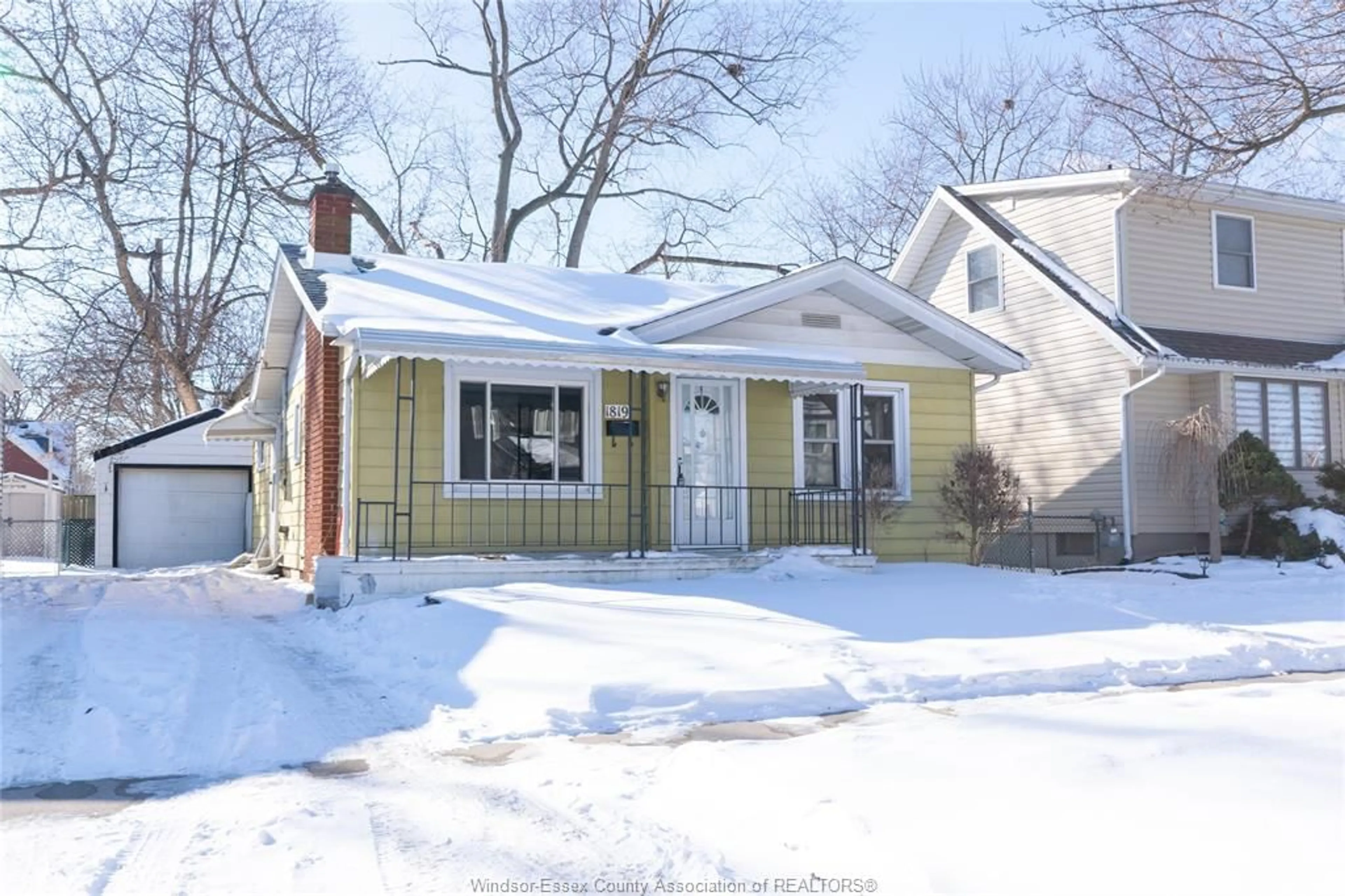 Home with vinyl exterior material, street for 1819 FRANCOIS, Windsor Ontario N8W 4S6