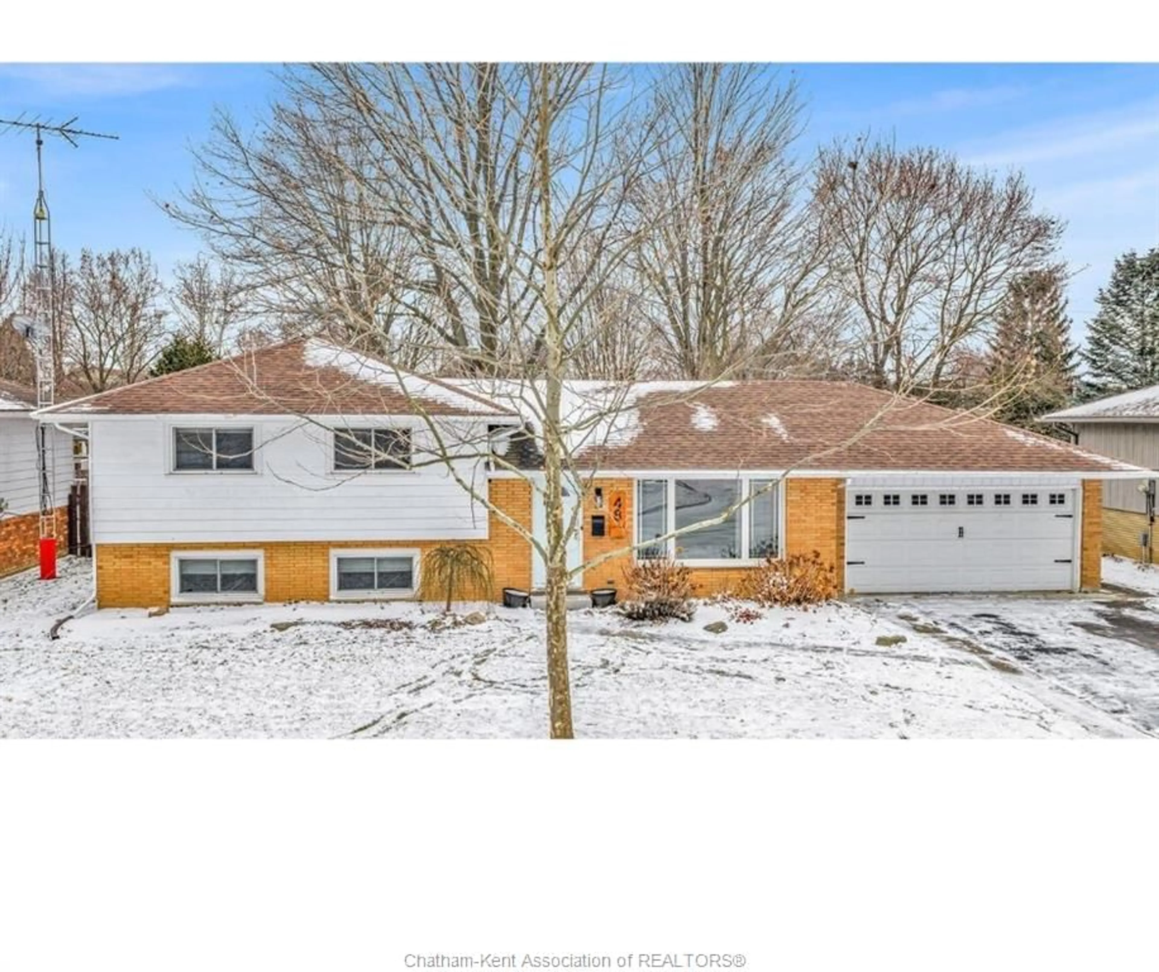 A pic from outside/outdoor area/front of a property/back of a property/a pic from drone, street for 48 ALPINE Ave, Chatham Ontario N7L 2H4