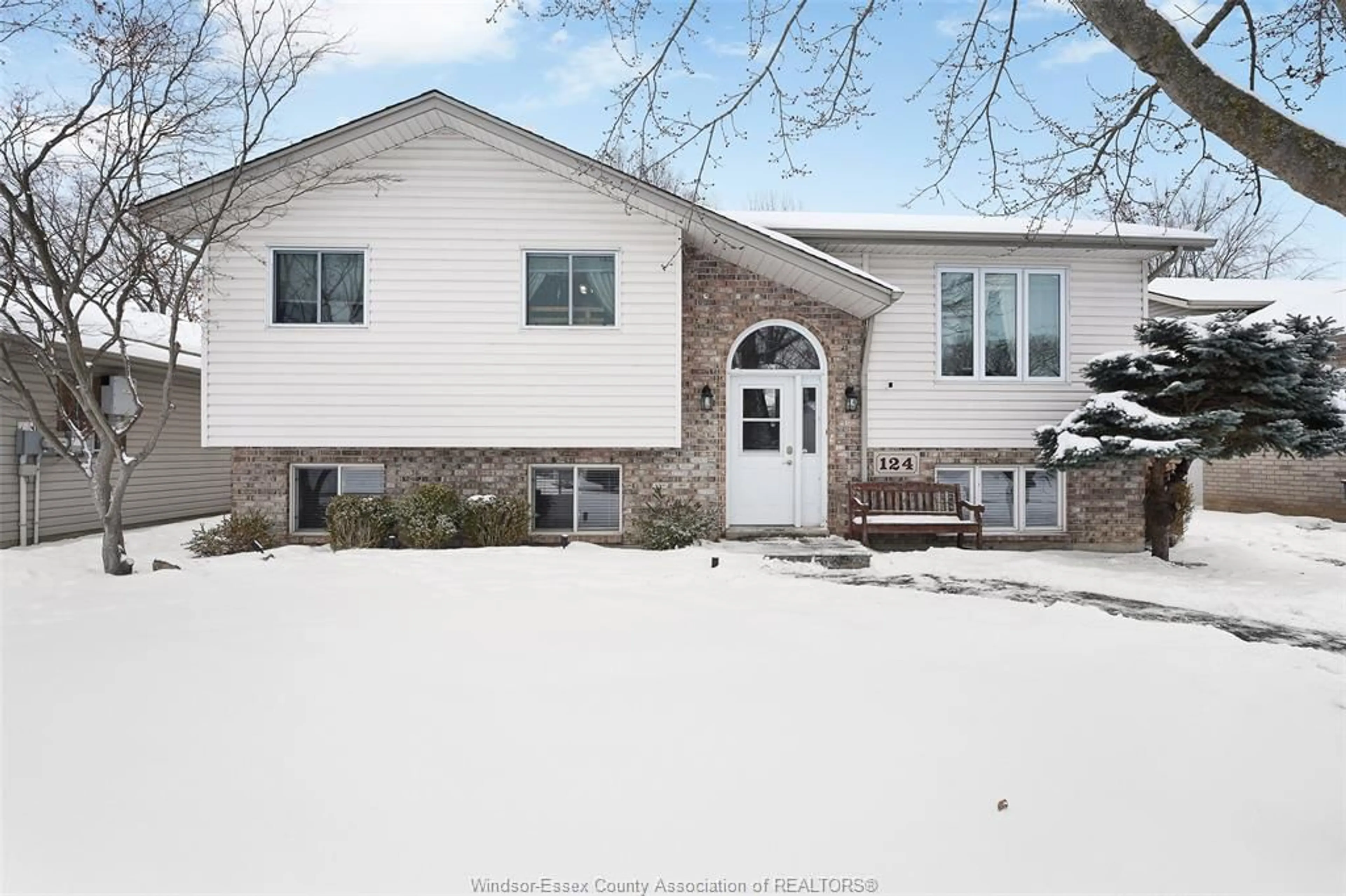 Home with vinyl exterior material, street for 124 ROSEANN, Harrow Ontario N0R 1G0