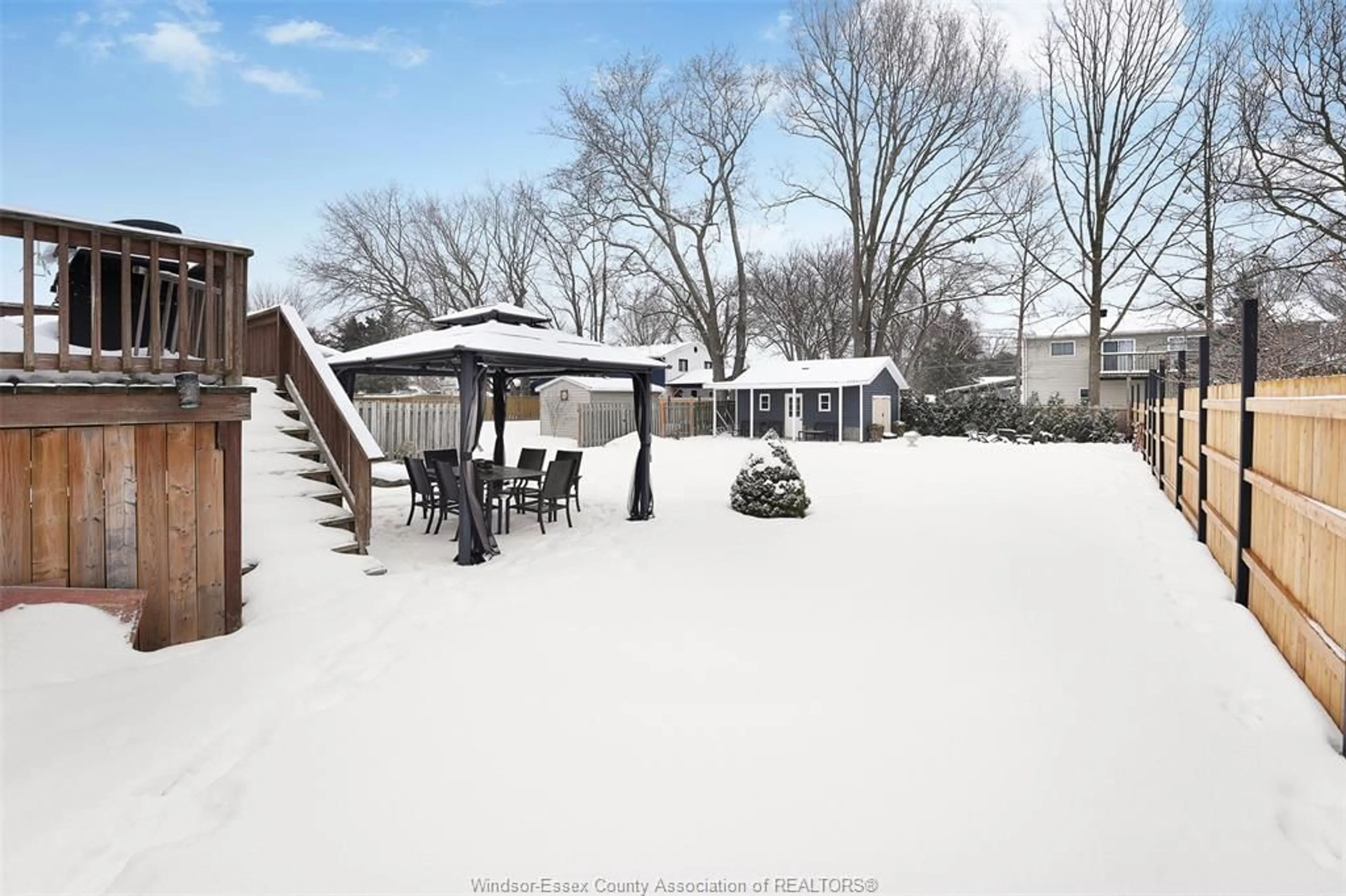 A pic from outside/outdoor area/front of a property/back of a property/a pic from drone, street for 124 ROSEANN, Harrow Ontario N0R 1G0