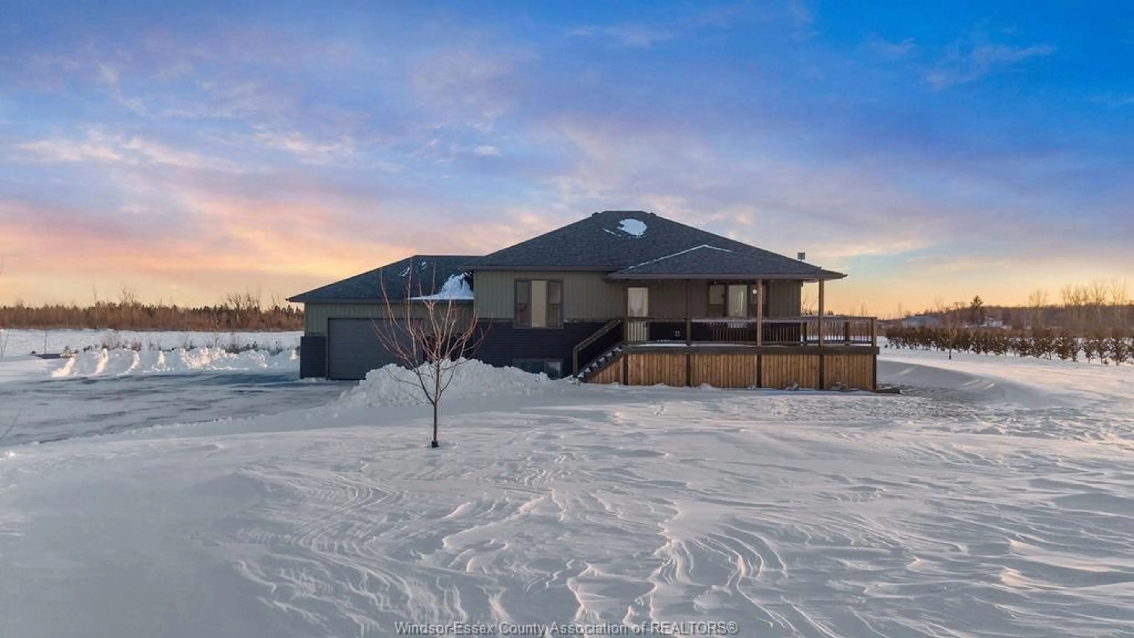 A pic from outside/outdoor area/front of a property/back of a property/a pic from drone, unknown for 8675 CONCESSION RD 8, Essex Ontario N0R 1B0