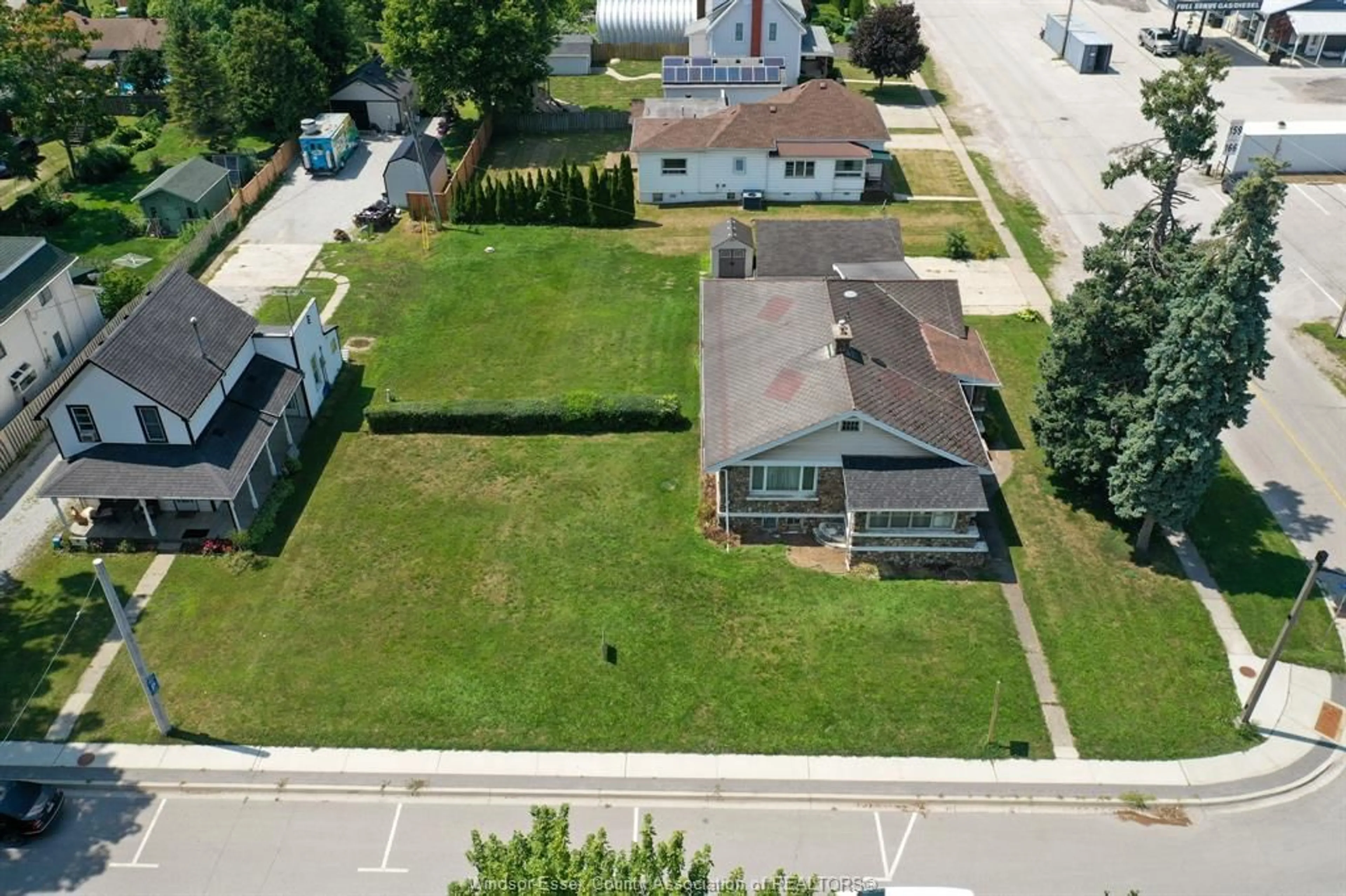 A pic from outside/outdoor area/front of a property/back of a property/a pic from drone, street for 235 Queen St, Harrow Ontario N0R 1G0