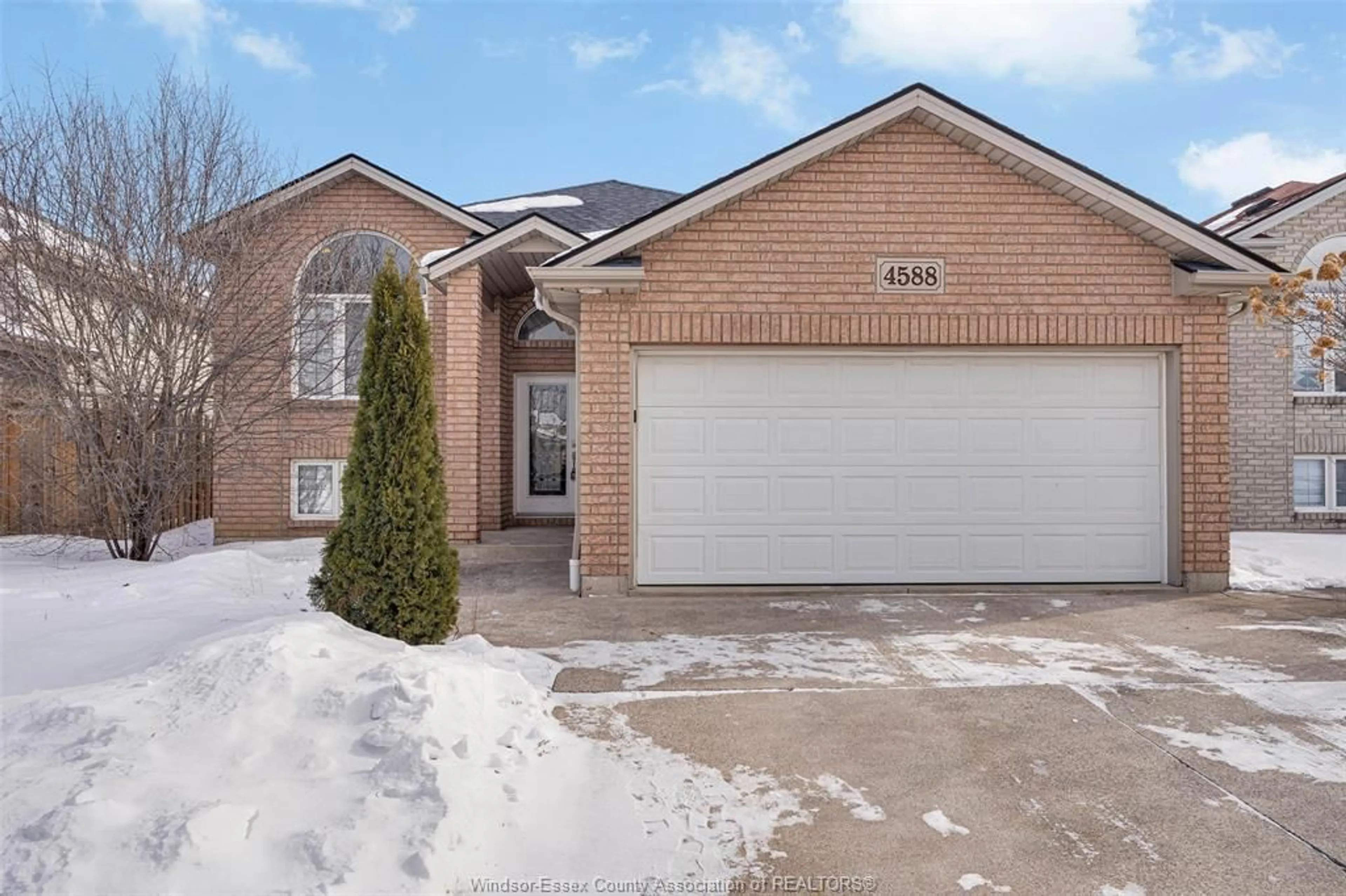 Home with brick exterior material, street for 4588 FONTANA, Windsor Ontario N9G 3C8